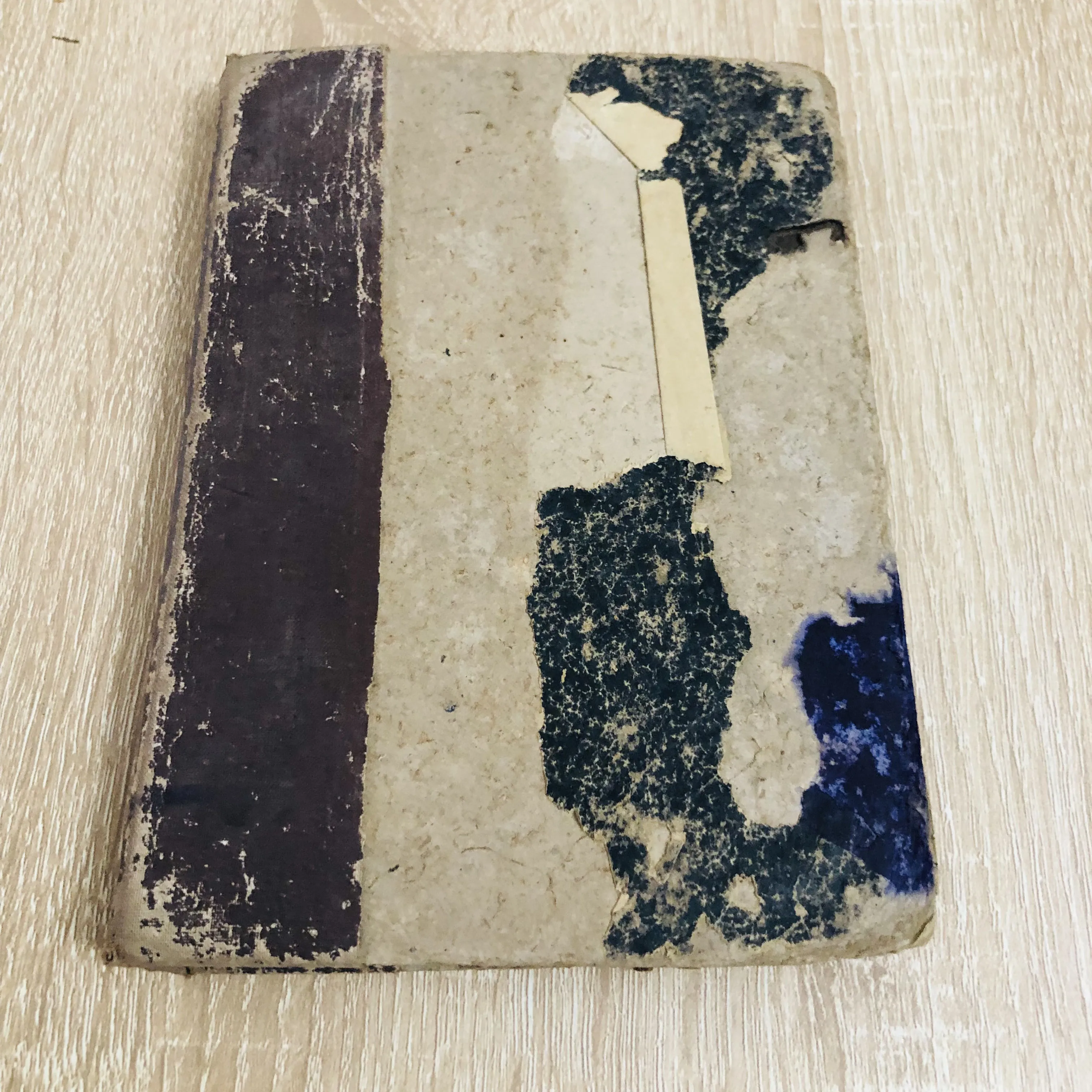 Cuốn sách giáo khoa tiếng Pháp dành cho học sinh tiểu học ngày xưa.