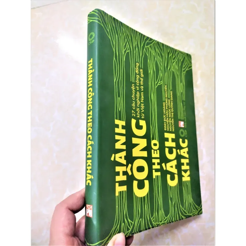 Sách: Thành công theo cách khác - 27 Câu chuyện khởi nghiệp vì cộng đồng từ Việt Nam và TG