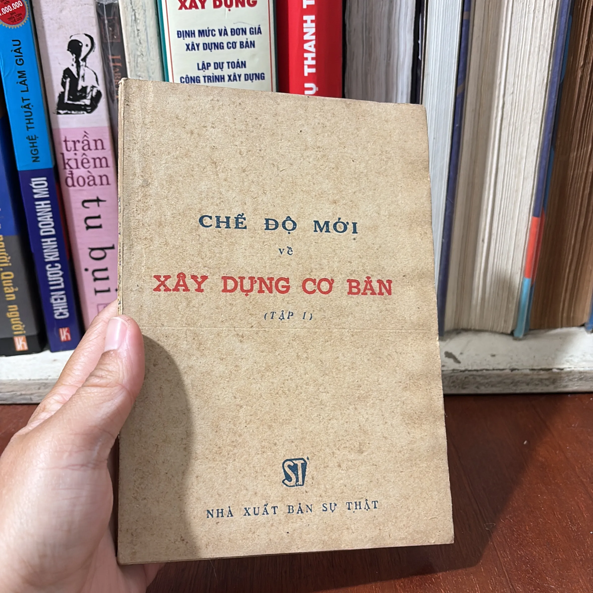 II Sách Chính Trị: Chế Độ Mới Về Xây Dựng Cơ Bản (Tập 1) - 1984
