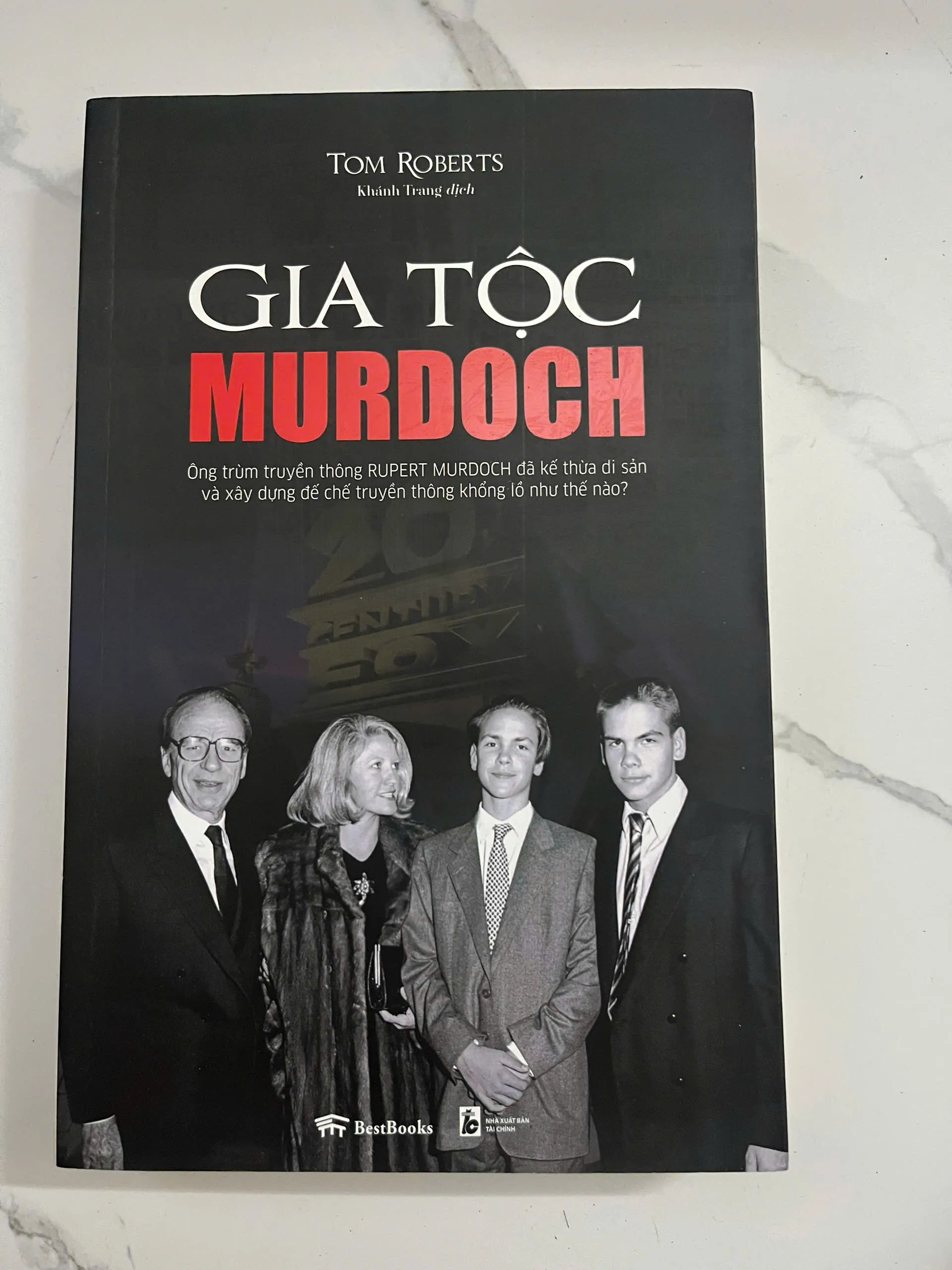 Gia tộc Murdoch - Tom Roberts - Tiểu sử / Kinh doanh