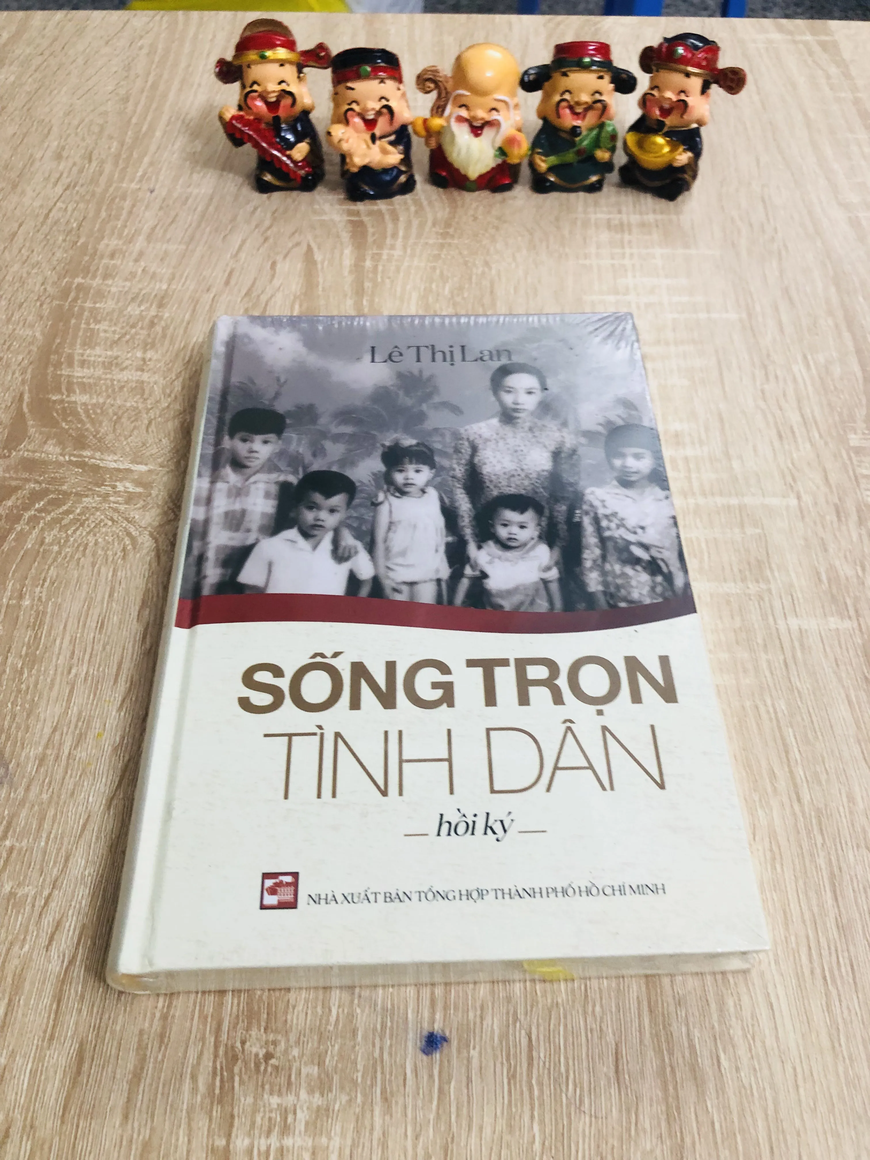 Sống trọn tình dấn – hồi ký – Lê Thị Lan  - Sách bìa cứng, còn nguyên seal, mới 100% 