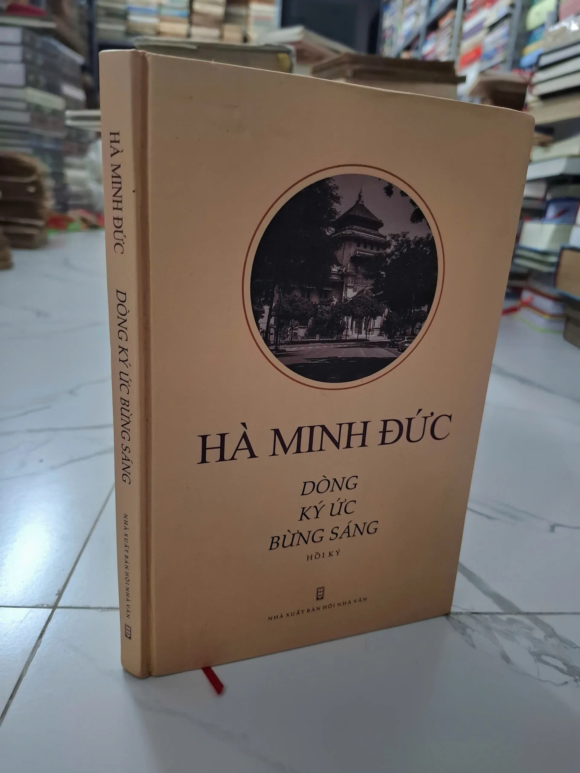 Dòng ký ức bừng sáng - Hà Minh Đức - Hồi ký
