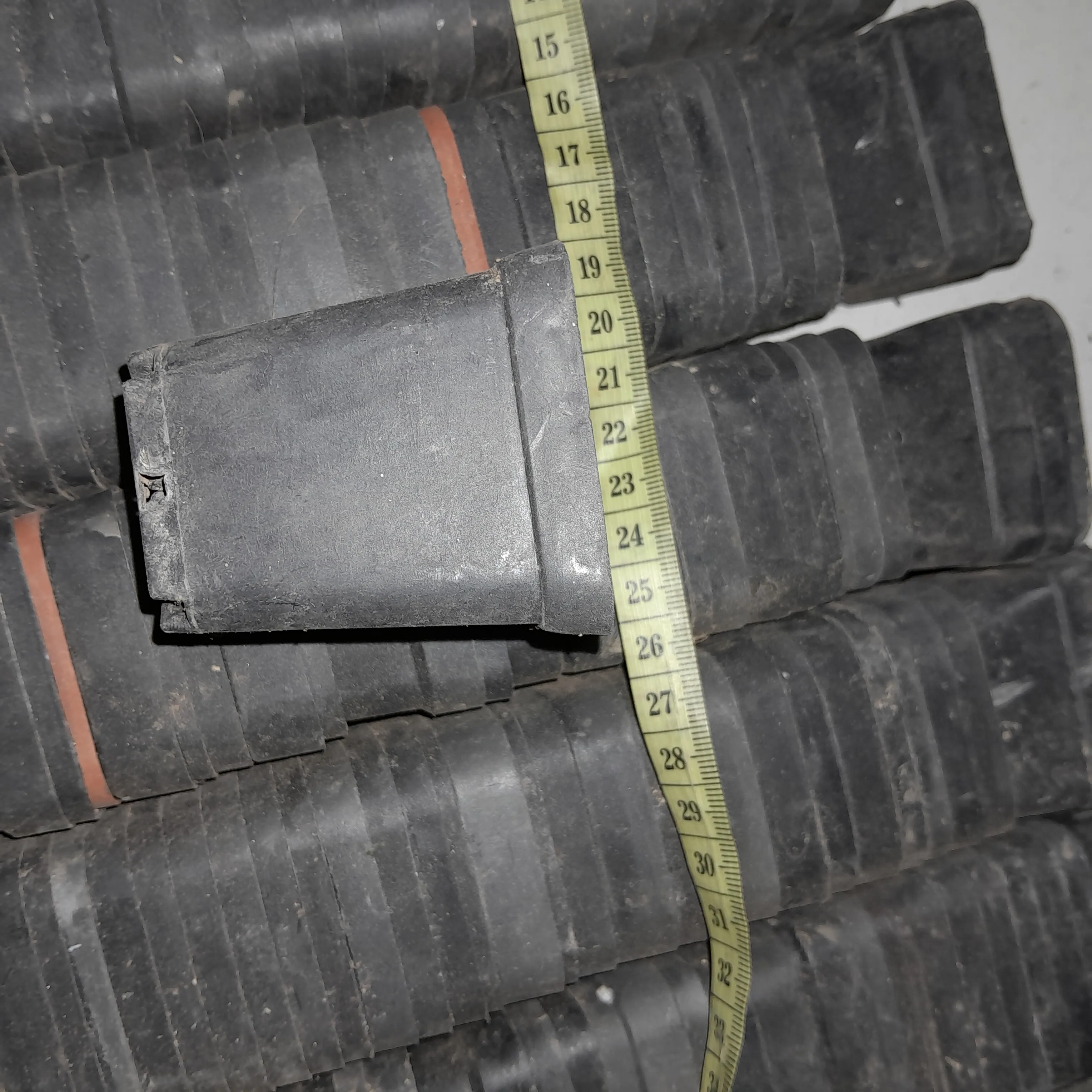 250 cái chậu nhựa cũ