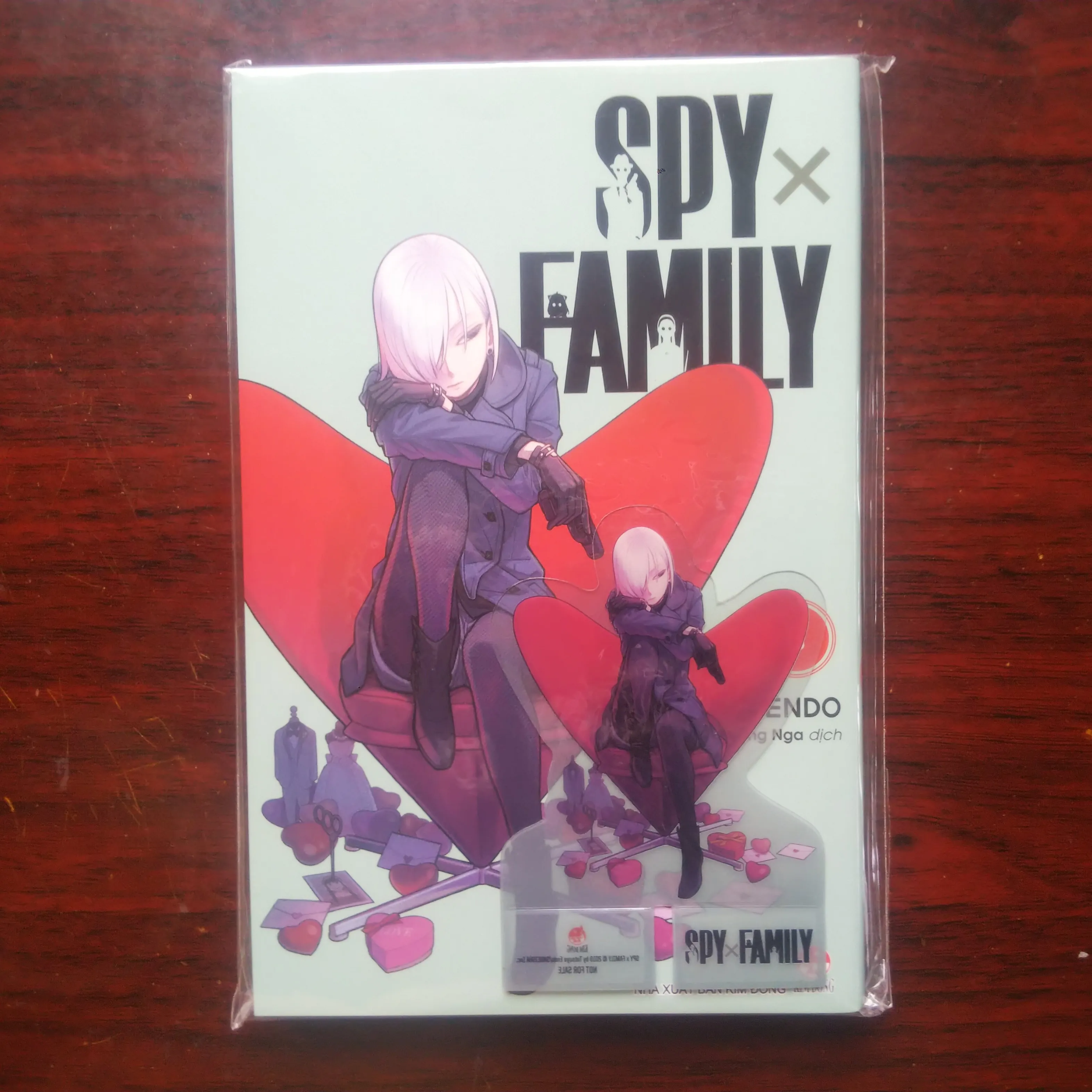 Spy X Family (Tatsuya Endo) Tập 4 - Bản In Đầu Tặng Kèm Standee PVC