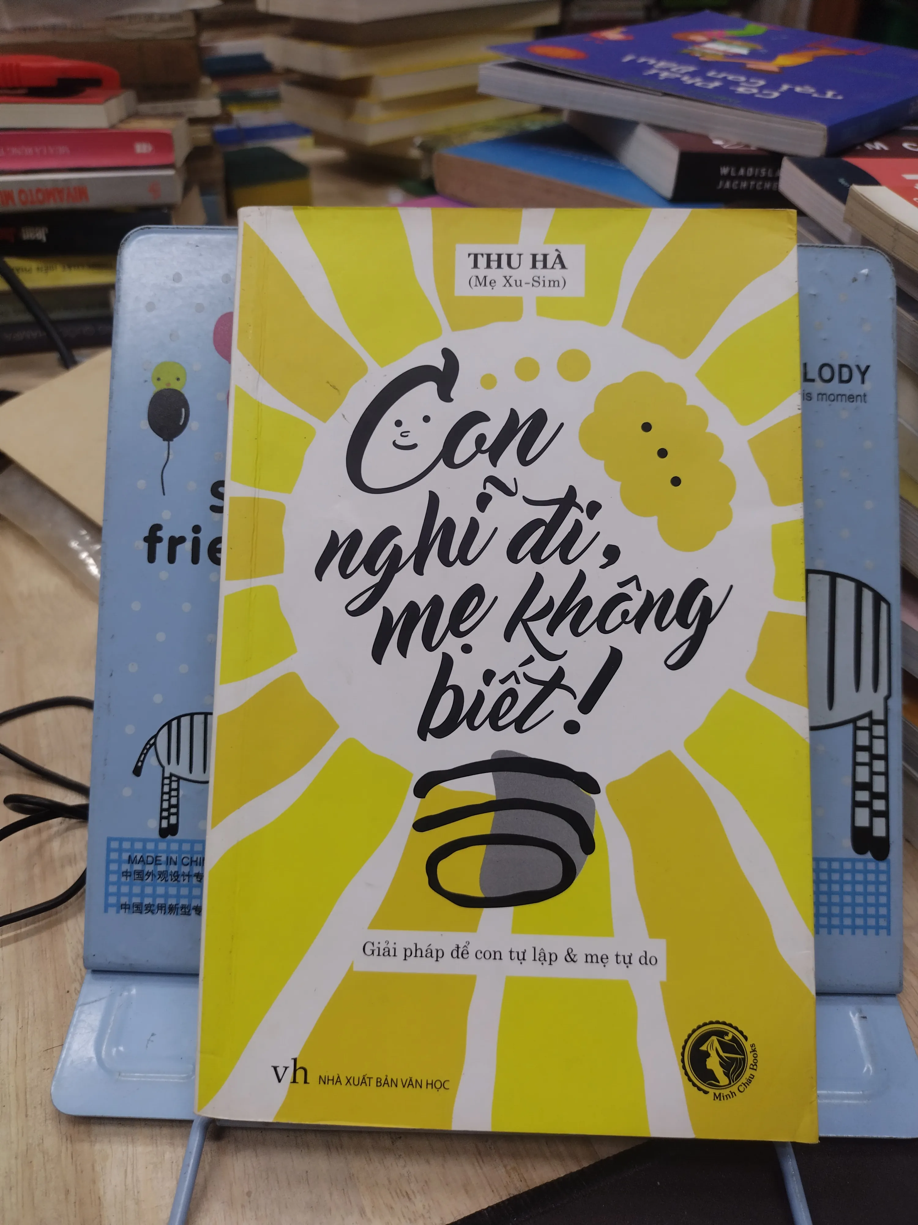 Sách: Con nghĩ đi Mẹ không biết - TG: Thu Hà (B1)