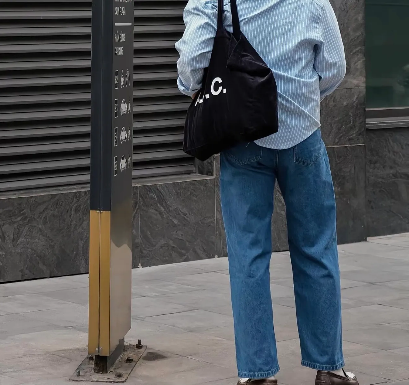 Quần jean xanh B Brown