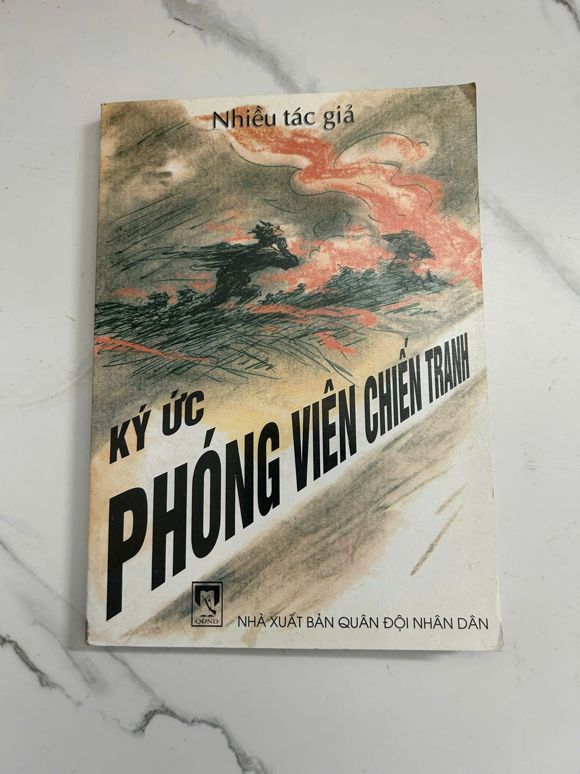 Ký ức phóng viên chiến trường – Nhiều tác giả