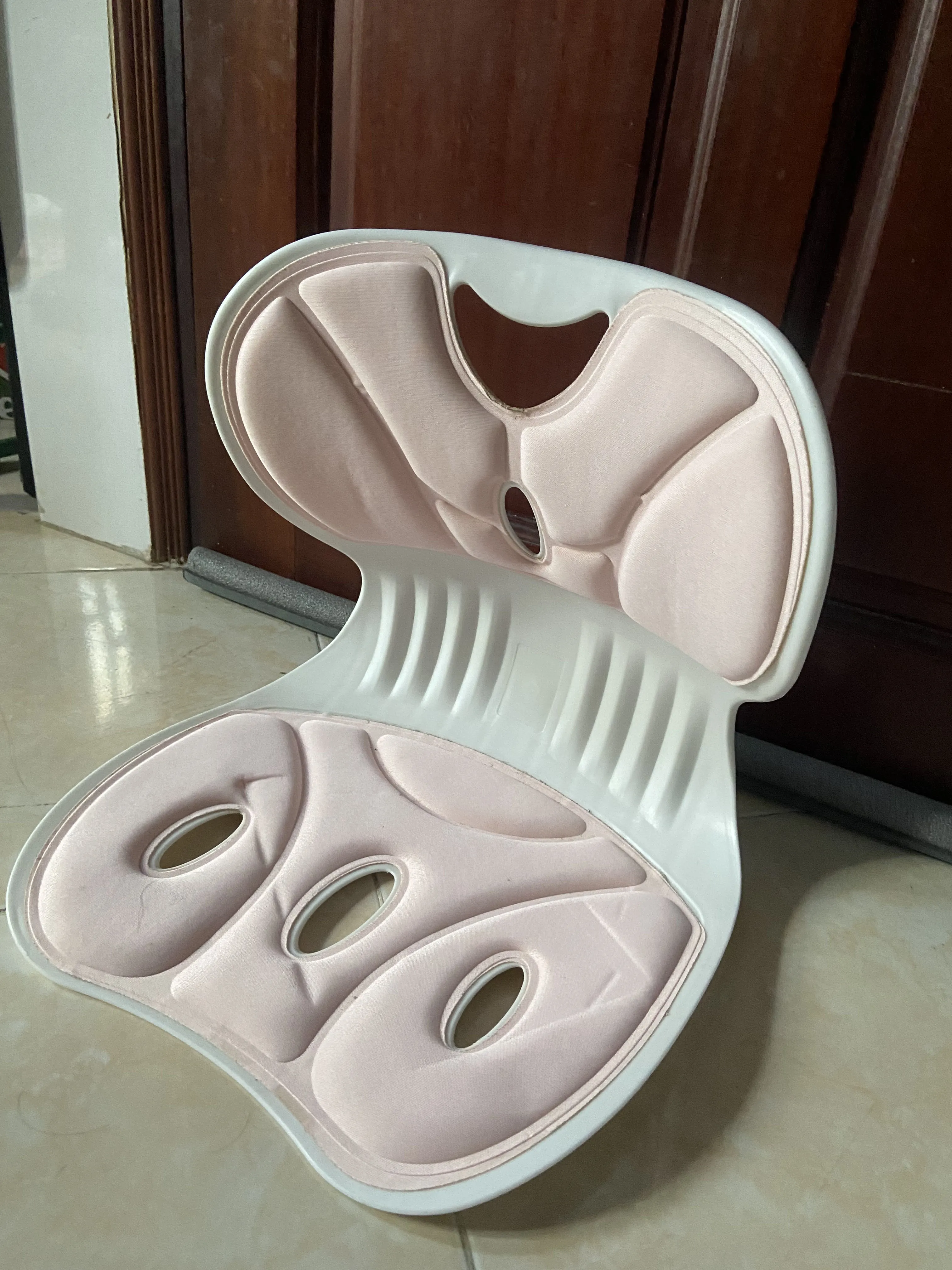 Ghế công thái học 