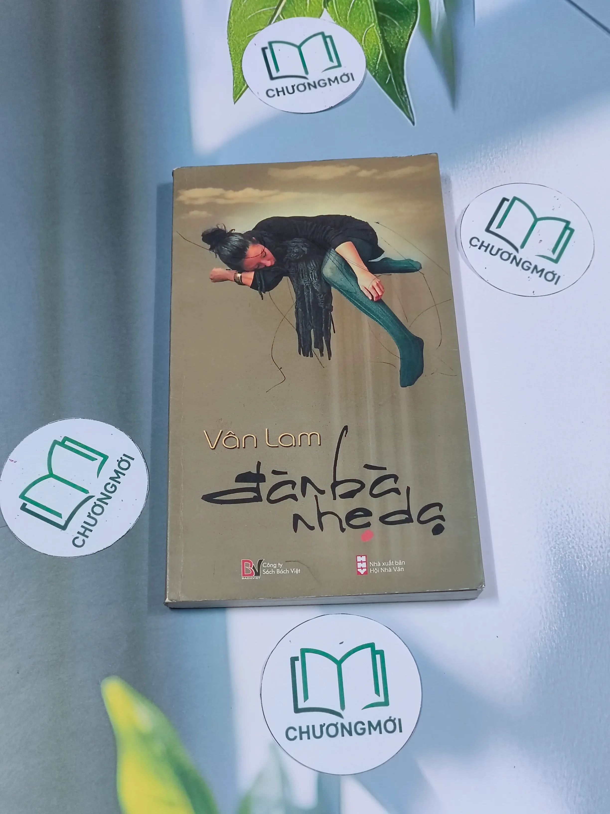 Đàn bà nhẹ dạ - Vân Lam