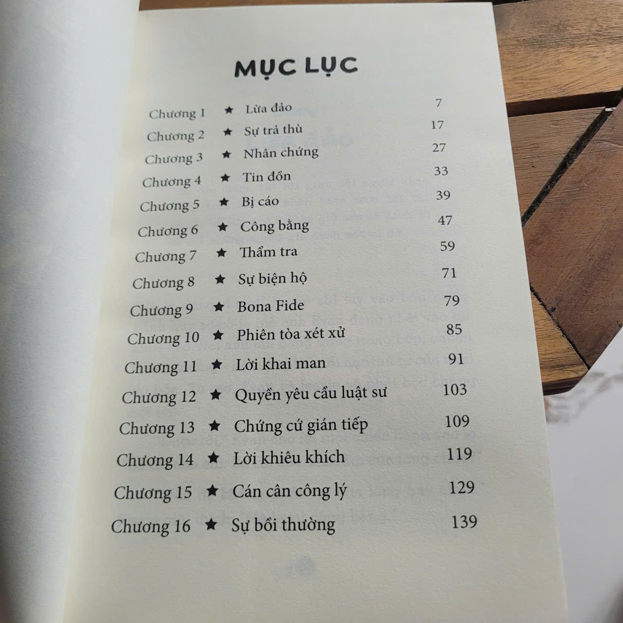 Phiên tòa khối bốn	Jacqueline Davies 522010