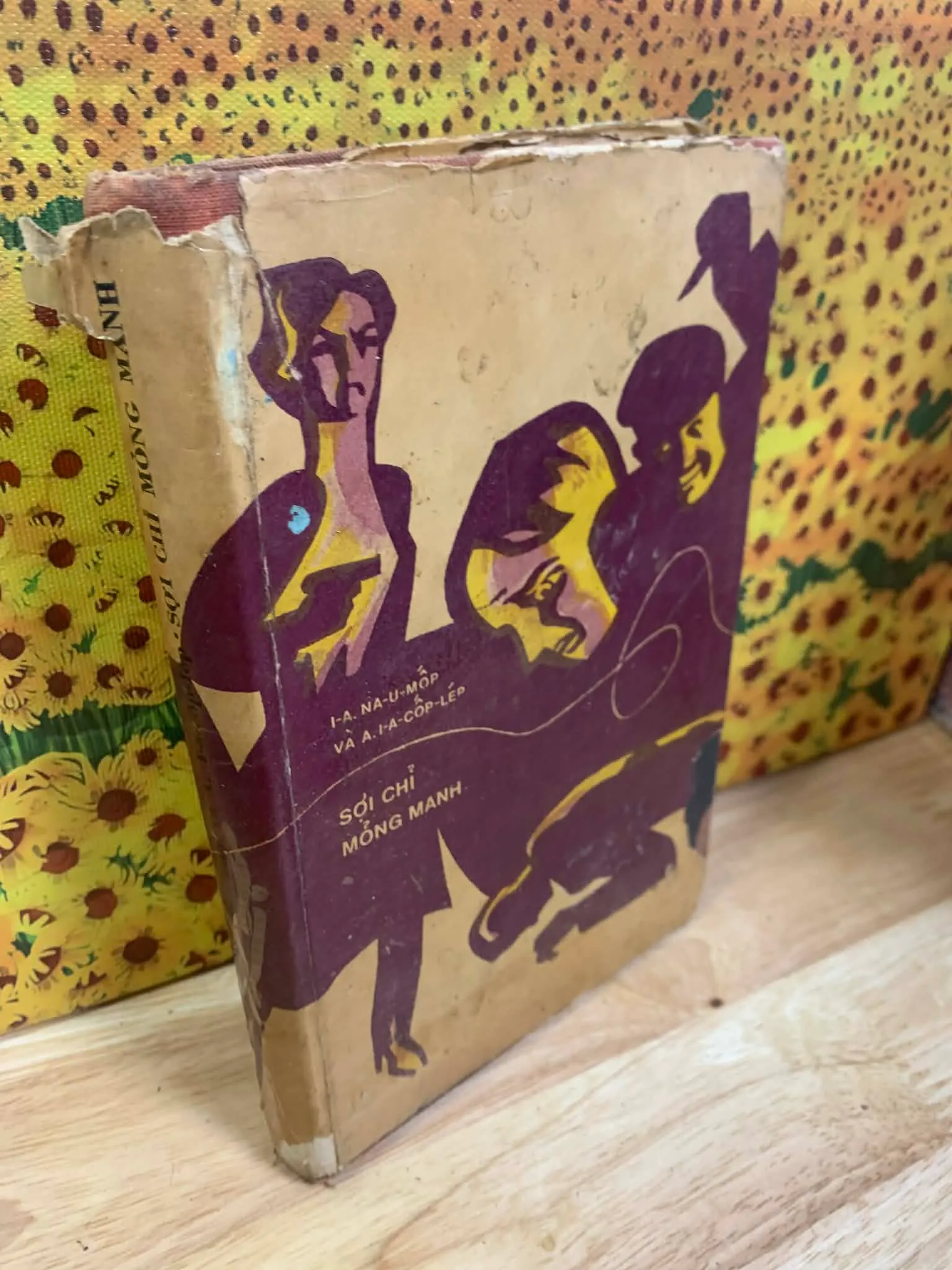 Sách tặng KÈM cho khách CÓ ĐƠN (mỗi đơn có thể chọn 1 cuốn) - Sợi Chỉ Mong Manh