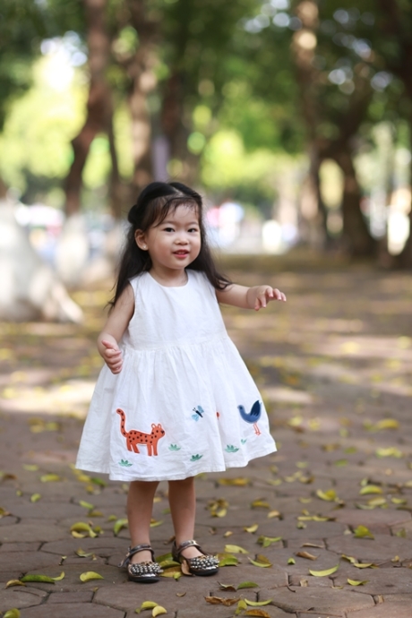 Đầm xô trắng thêu bé 4-5T