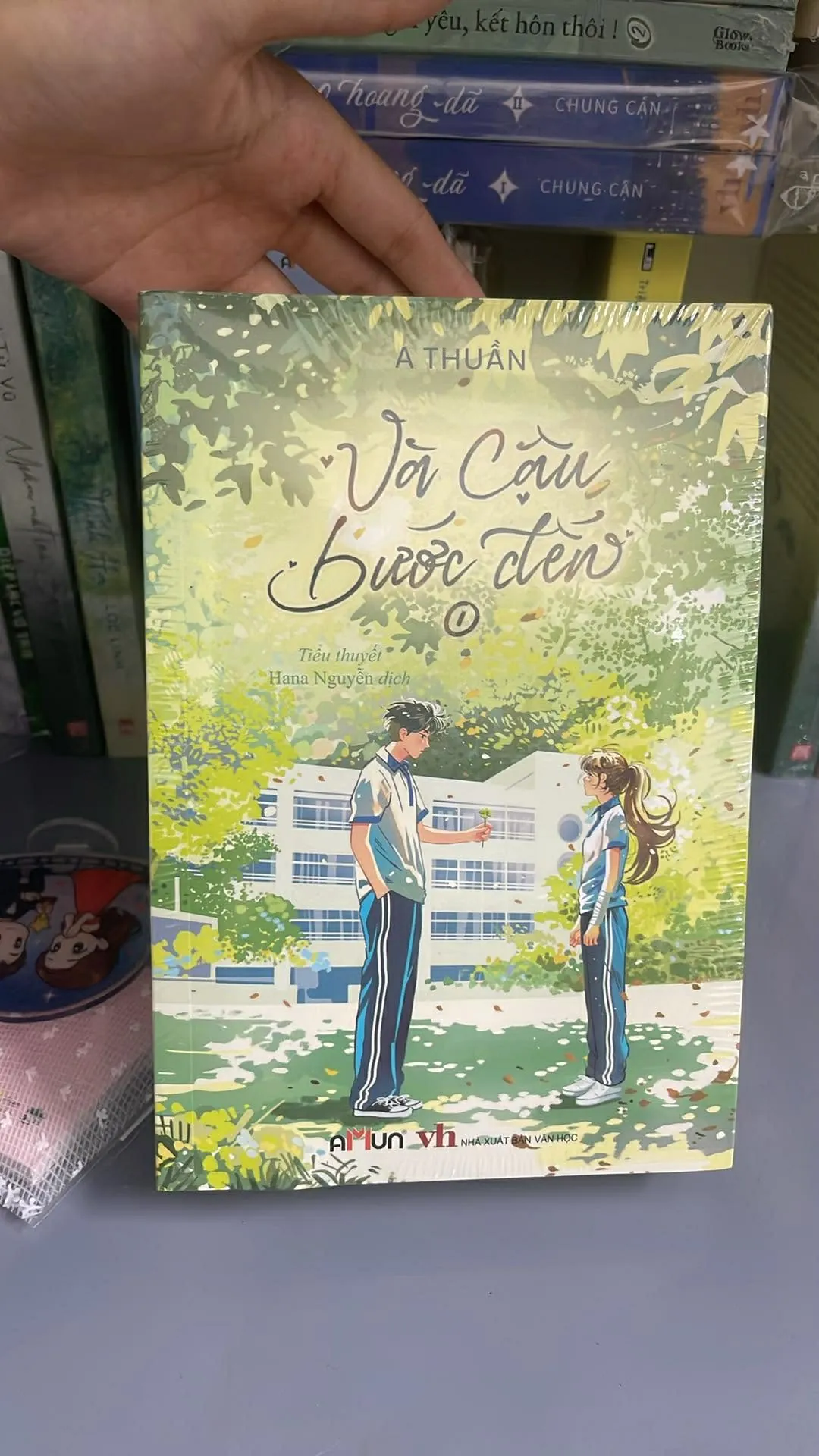 Và cậu bước đến đặc biệt