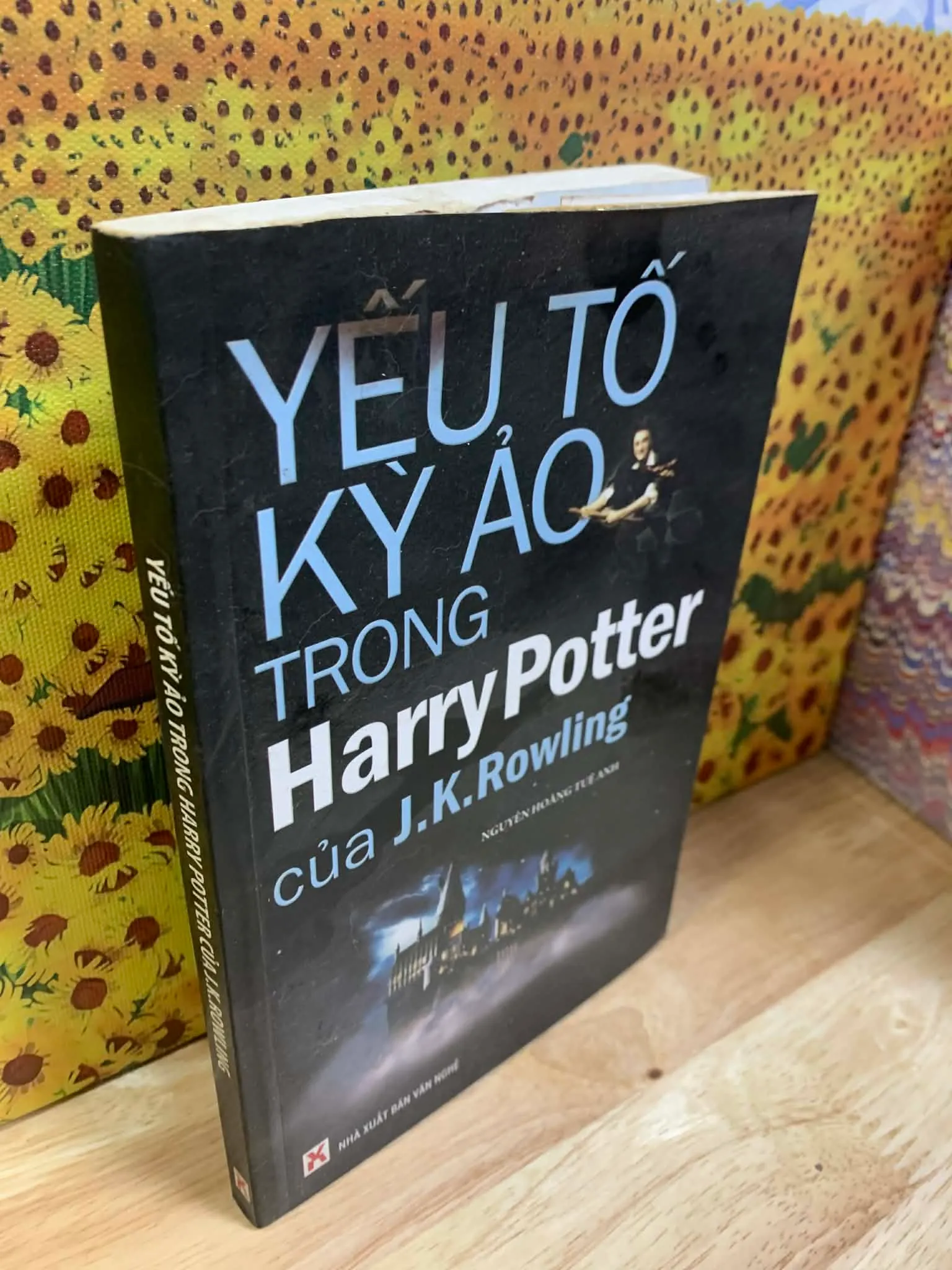 Sách tặng KÈM cho khách CÓ ĐƠN (mỗi đơn có thể chọn 1 cuốn) - Yếu Tố Kì Ảo