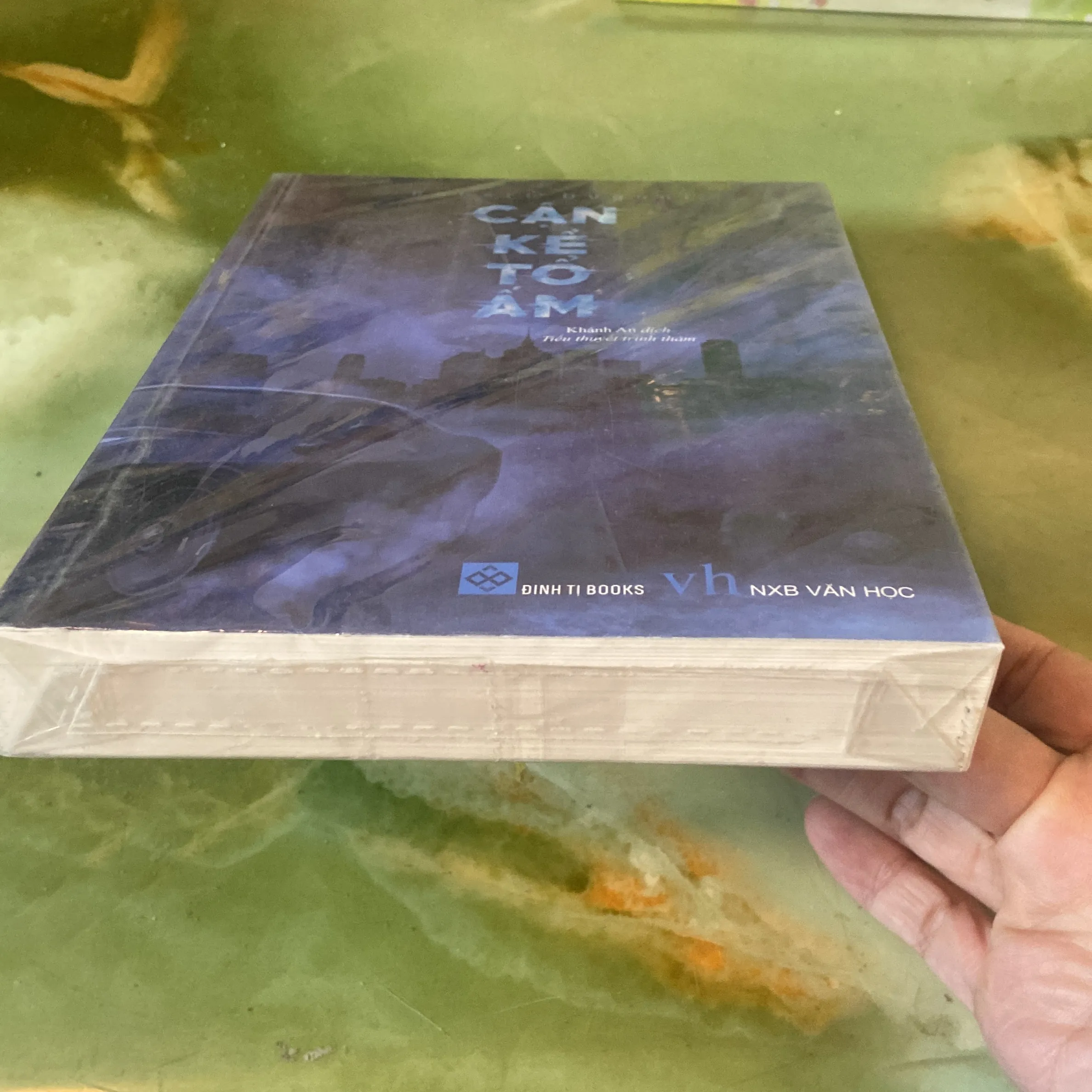 Cận kề tổ ấm 