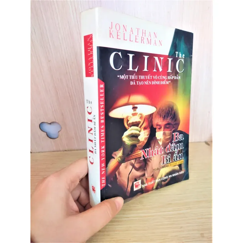 Sách: Ba nhát đâm bí ẩn (The Clinic) - Jonathan Kellerman