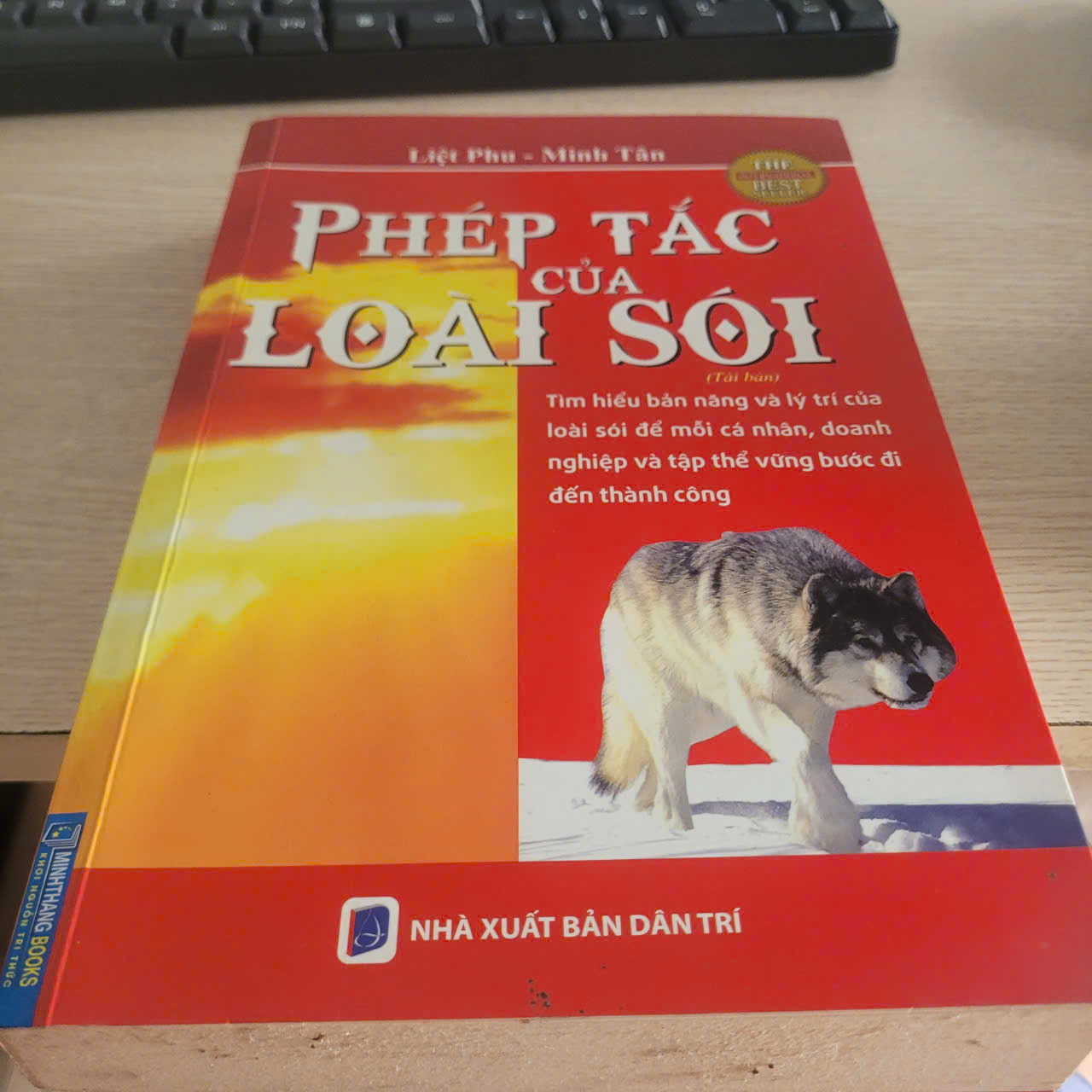 Phép tắc của loài sói	Liệt Phu Minh Tân