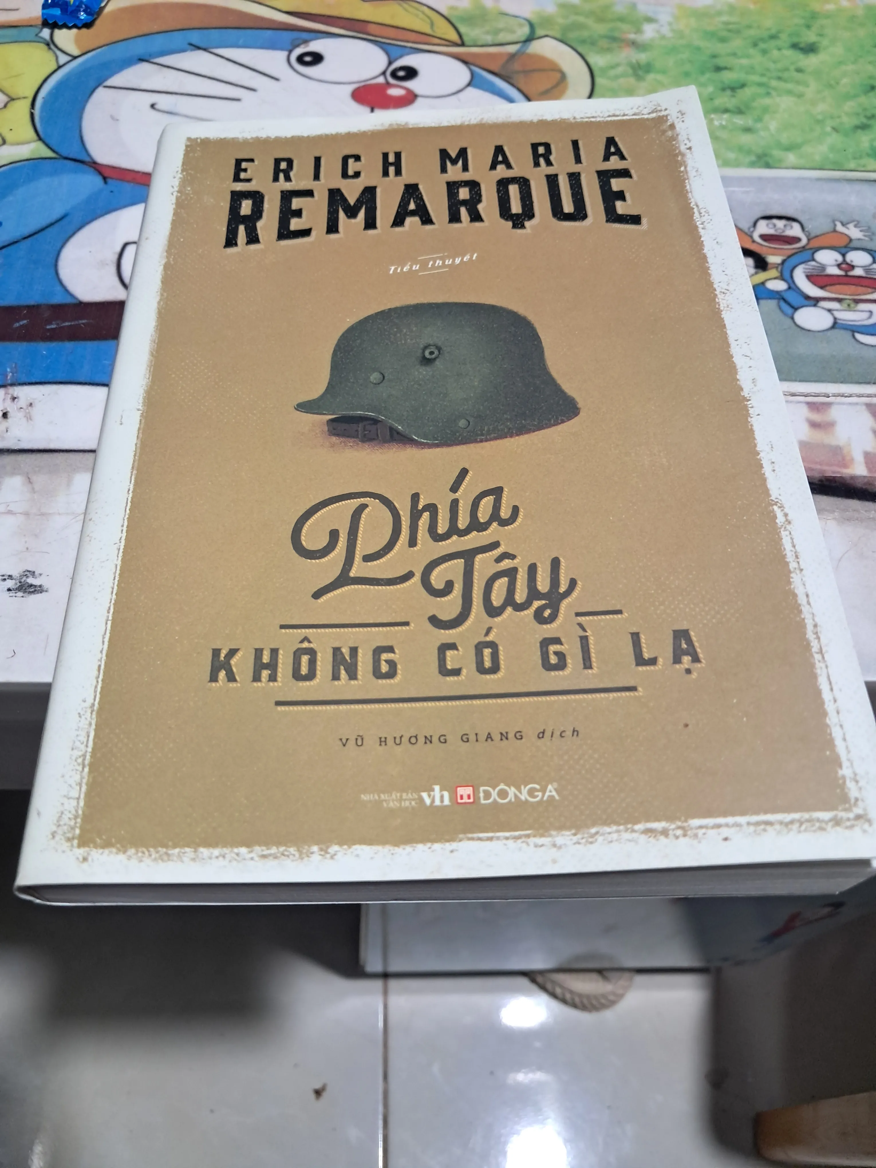 Phía tây không có gì lạ