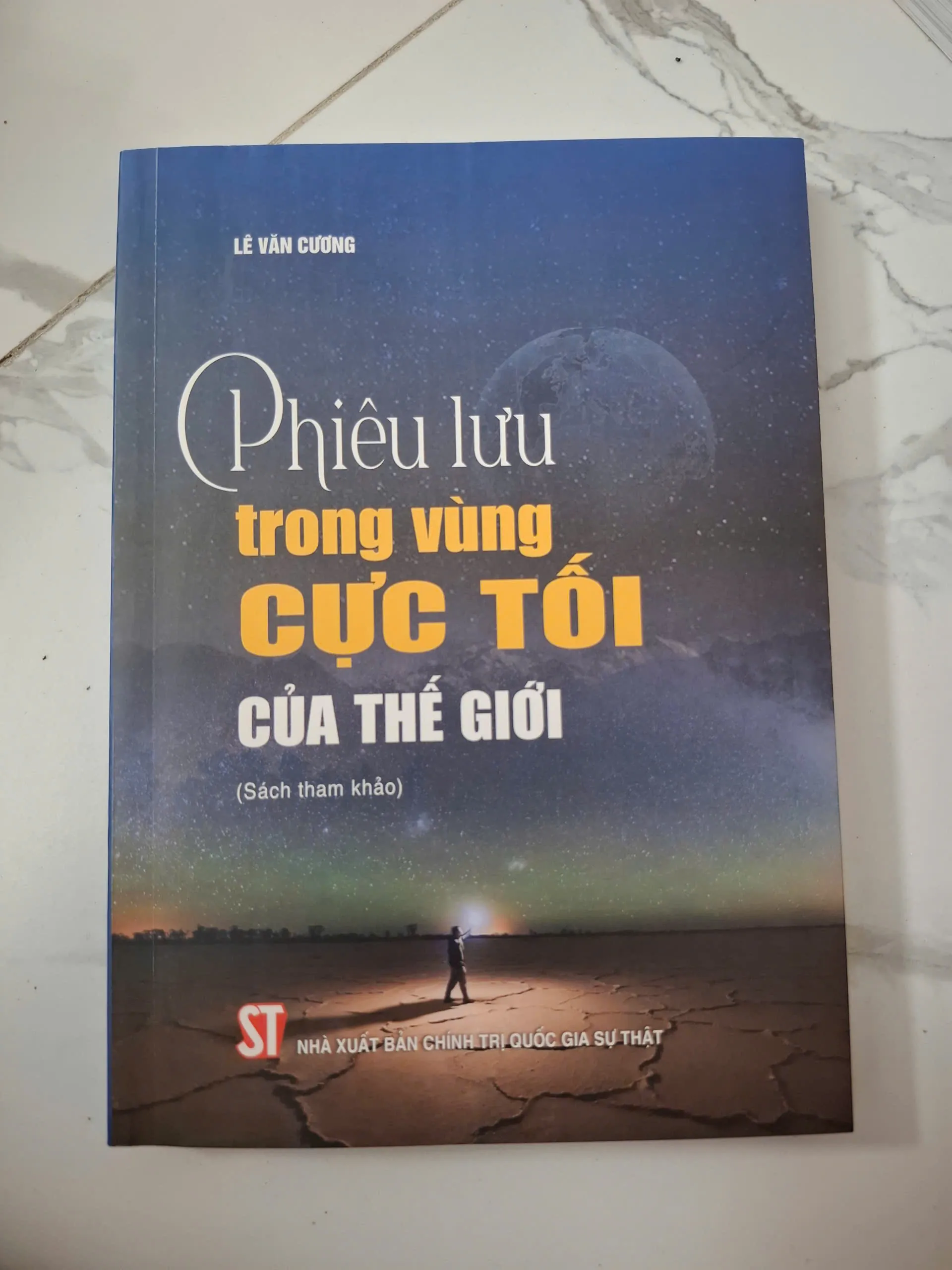 Phiêu lưu trong vùng cực tối của thế giới - Lê Văn Cương - Chính trị/Tham khảo