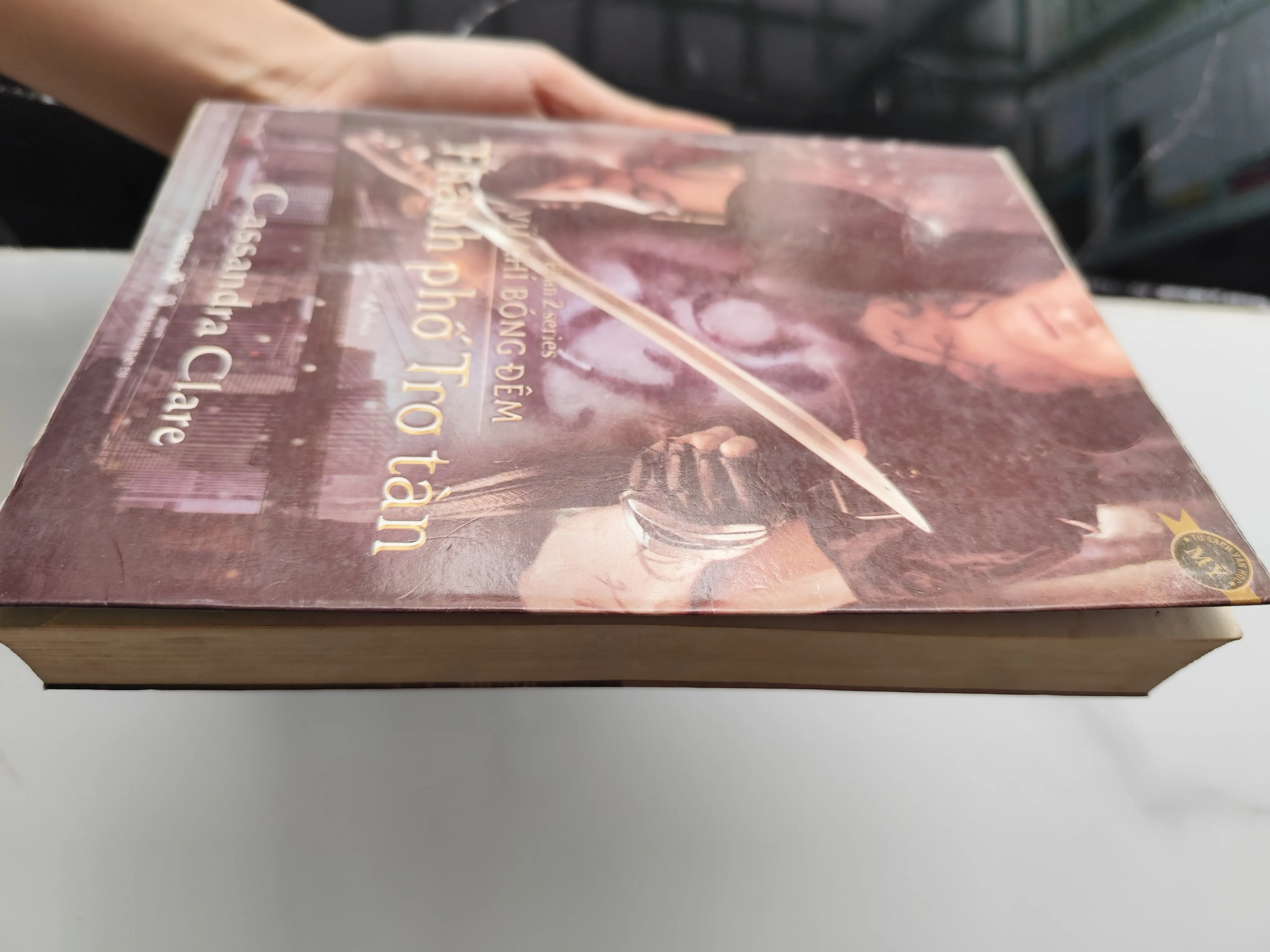 Thành phố trơ tàn- phần 2 series Vũ khí bóng đêm 559549