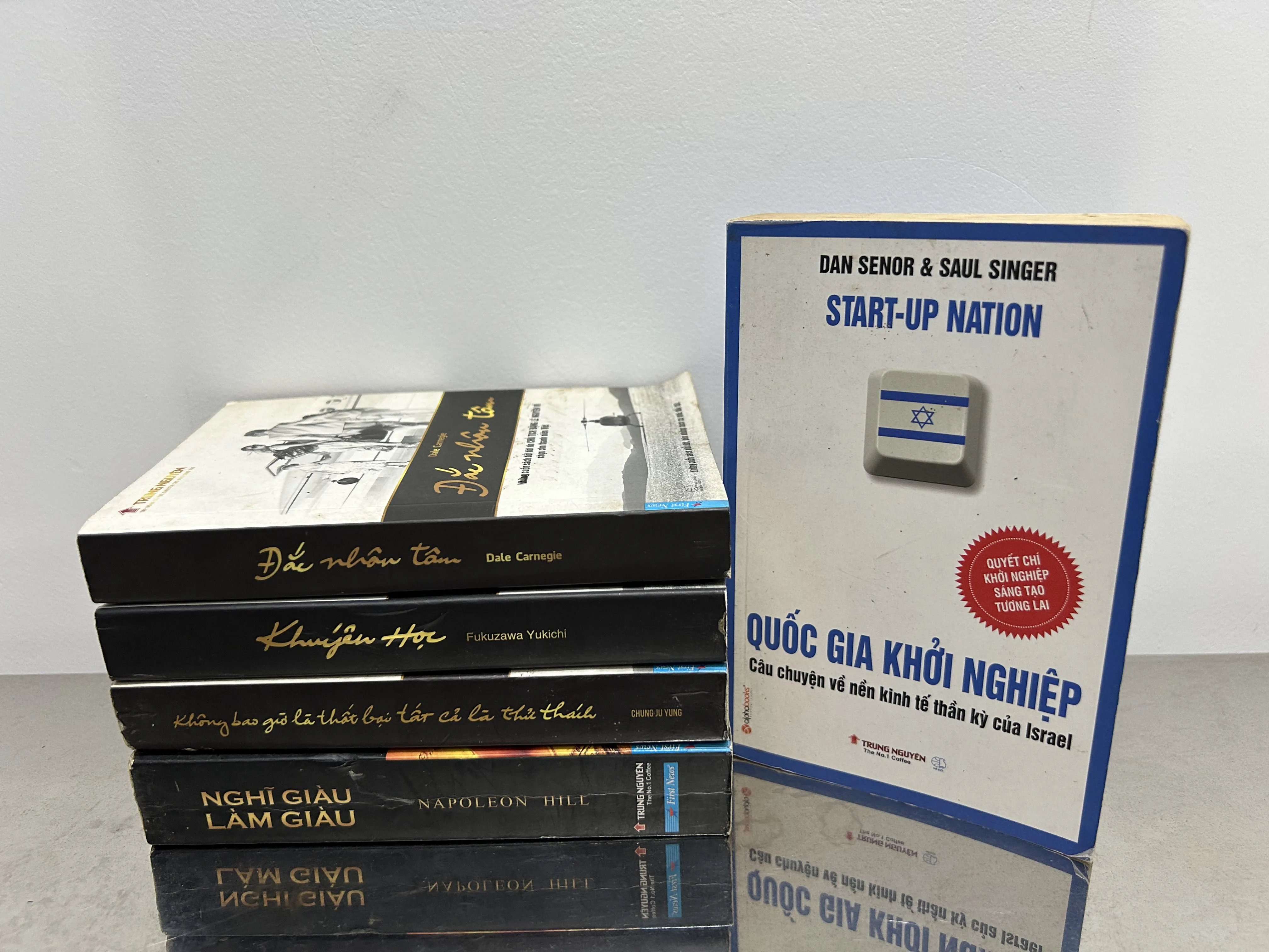 Trọn bộ 5 cuốn sách của cafe Trung Nguyên. 