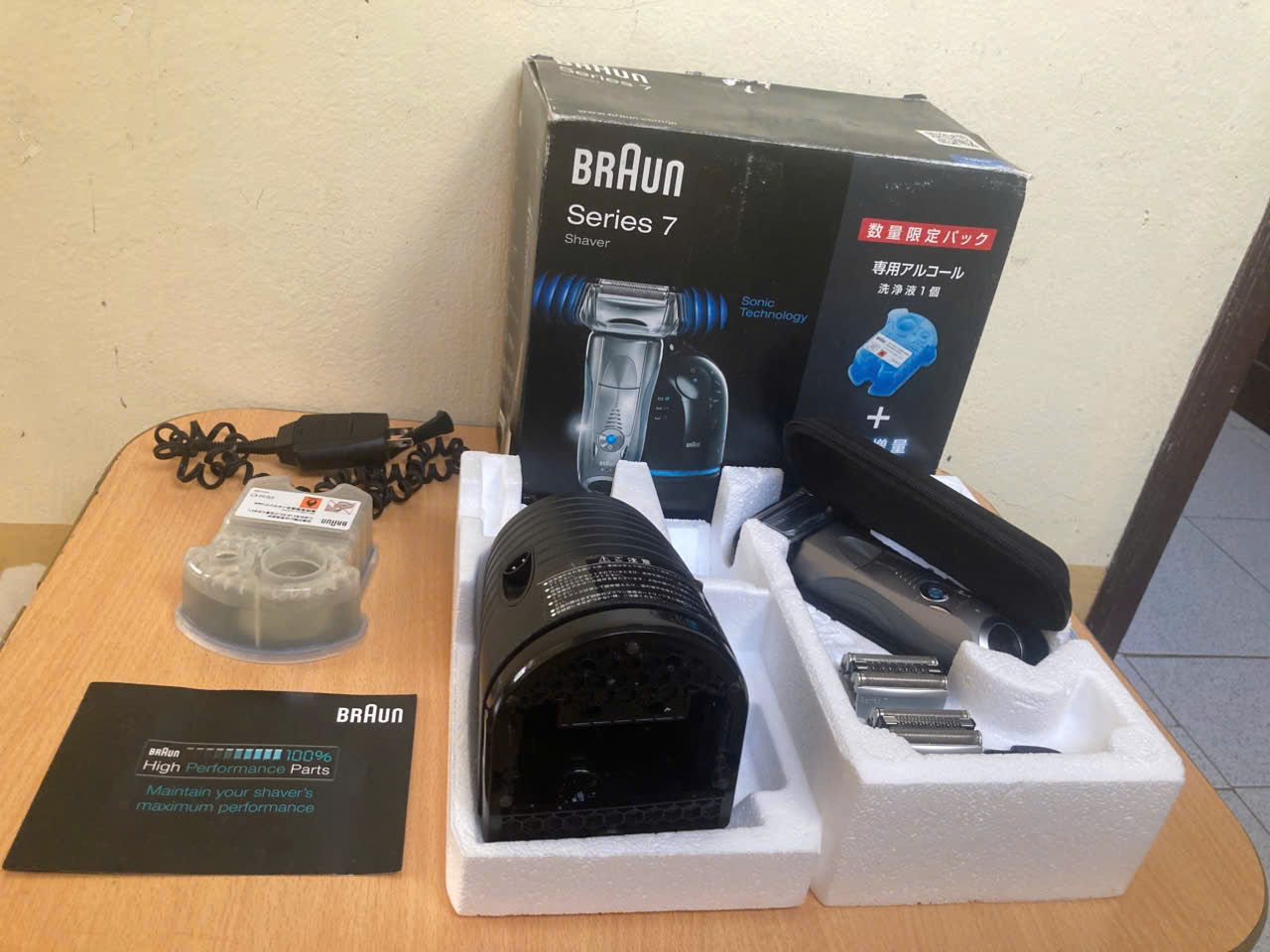Máy cạo râu Braun Series 7 hàng like new nguyên hộp 3 lưỡi cạo