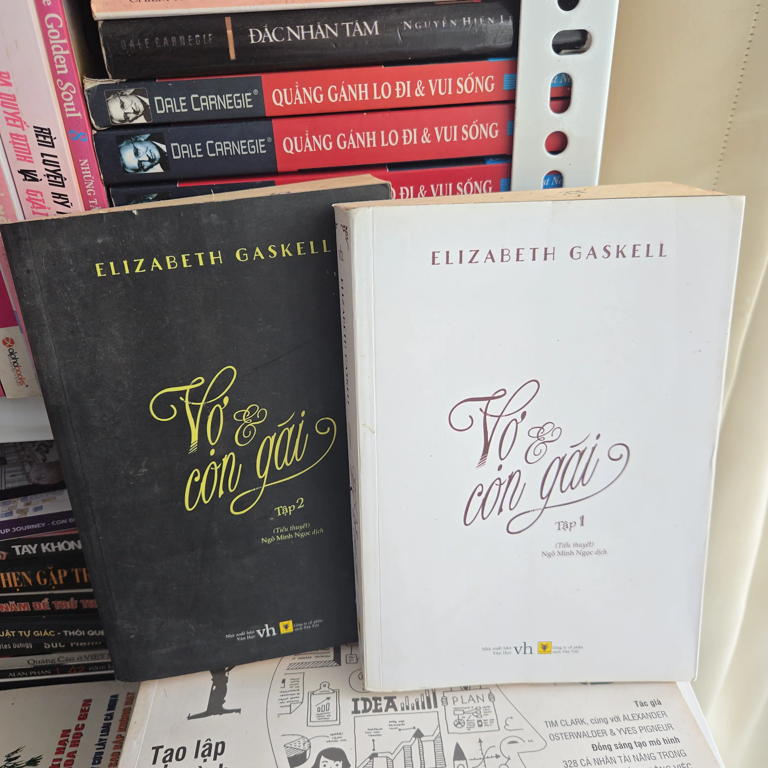 Vợ và Con Gái (Trọn bộ 2 tập)
Tác giả: Elizabeth Gaskell
Dịch: Ngô Minh Ngọc
NXB Văn Học