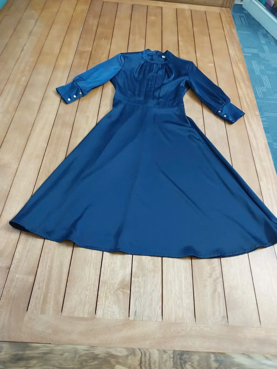 VÁY LỤA XANH NAVY – THƯƠNG HIỆU ITALY,