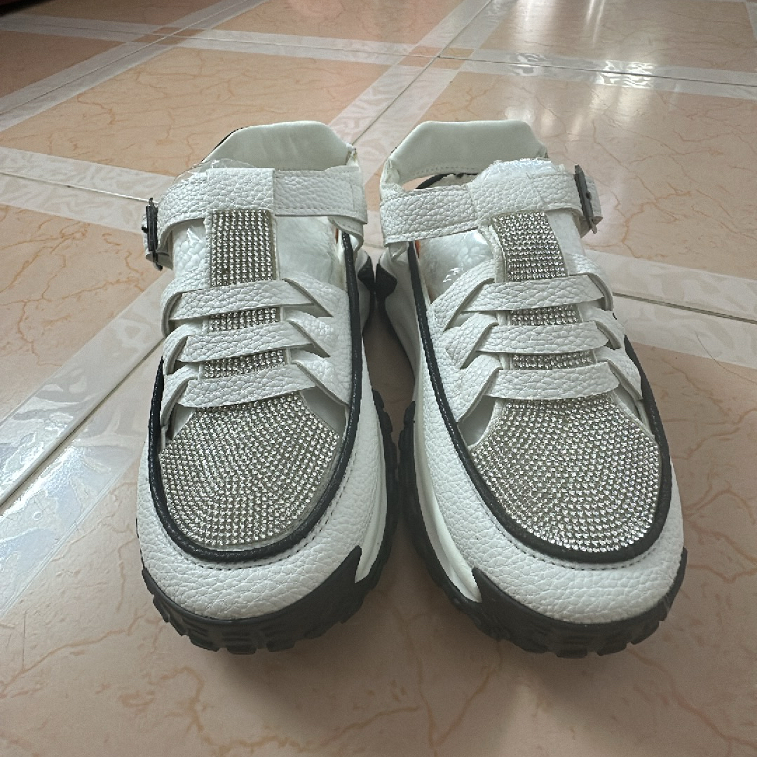 Giày nữ size 36. Hàng Quảng Châu. Mới. Đi 1 lần.