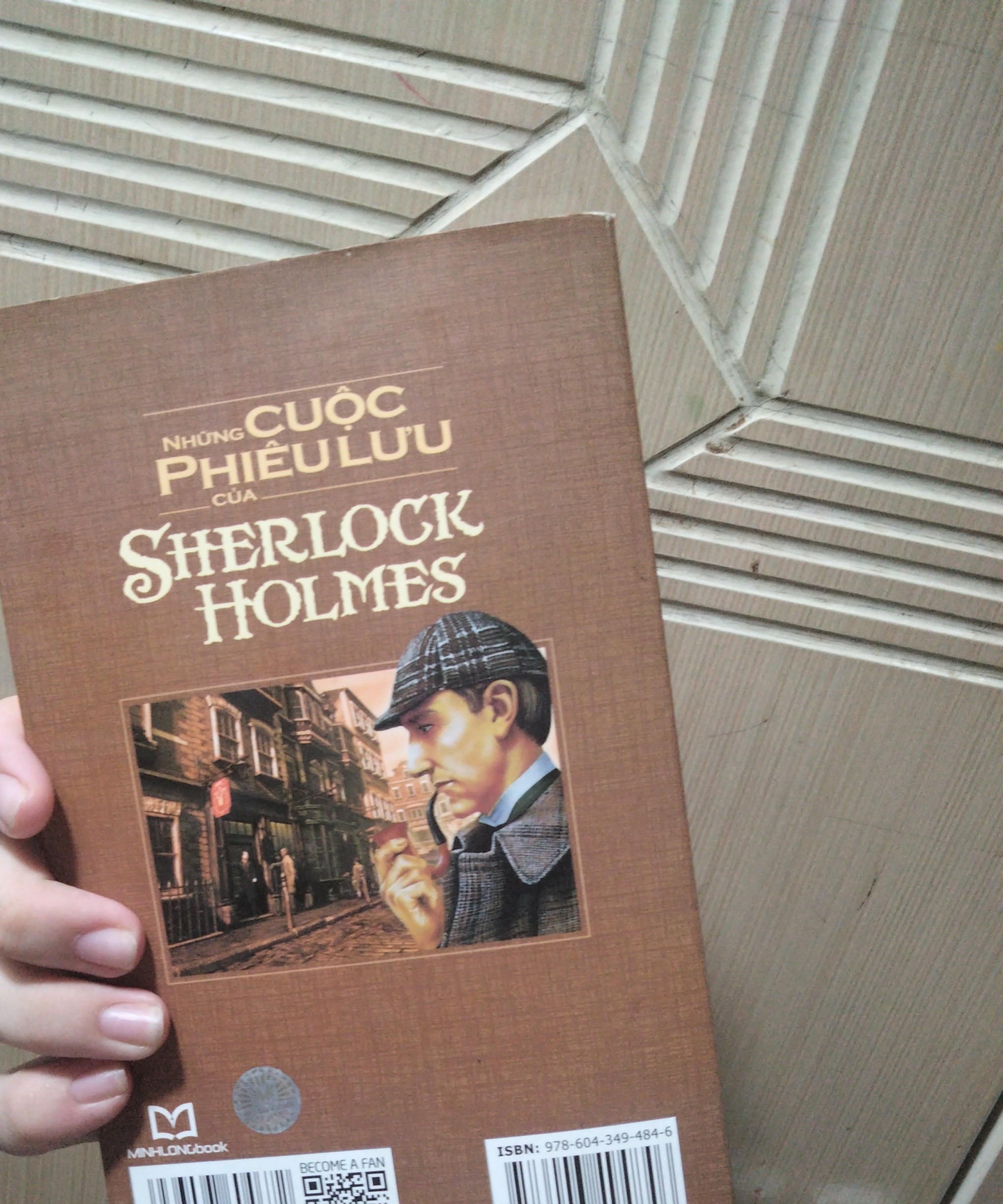 Sách này là truyện trinh thám những cuộc phiêu Lưu của Sherlock Holmes và sản phẩm mới 270518