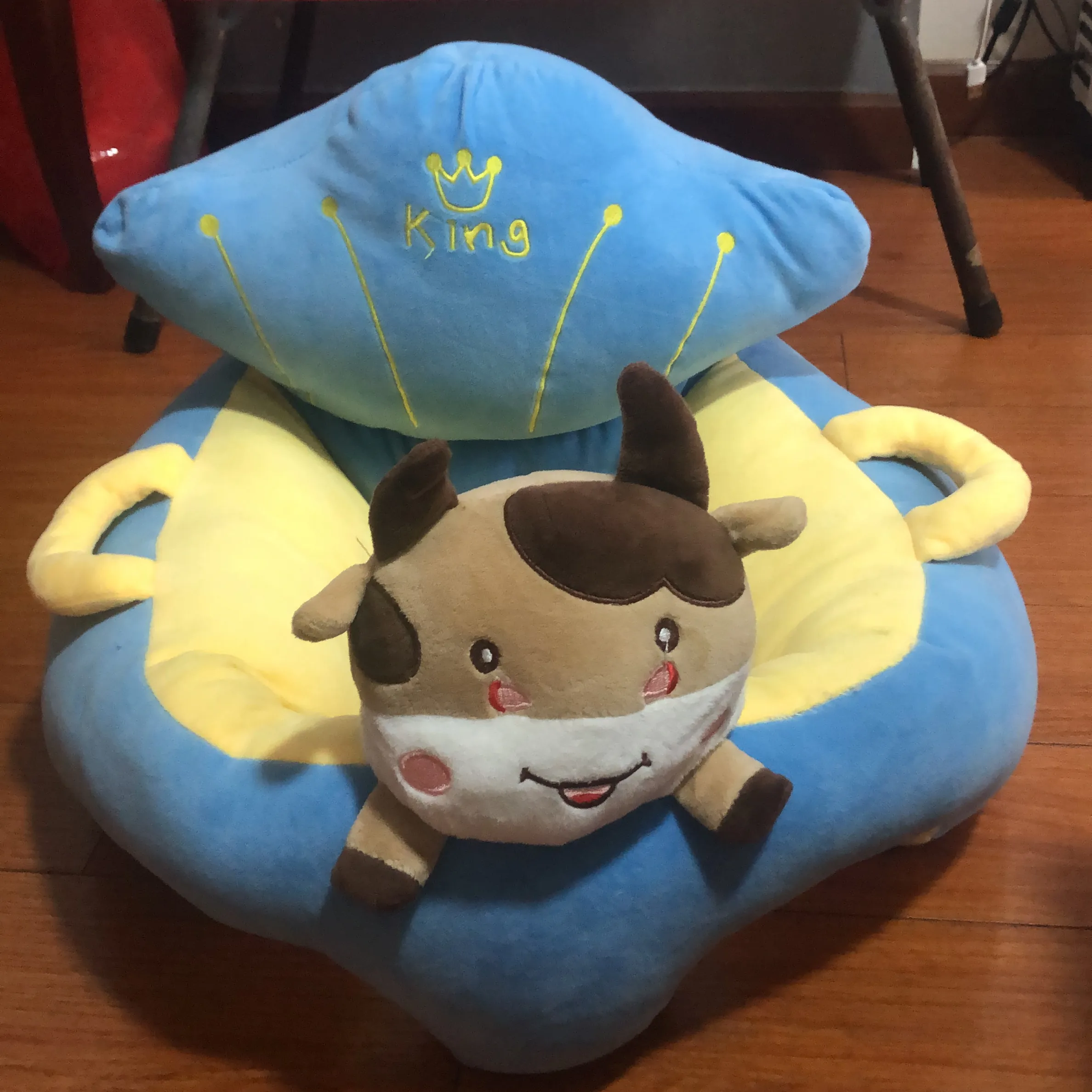 Ghế bông tập ngồi hình bò sữa cho bé từ 6 tháng còn khá mới !!!