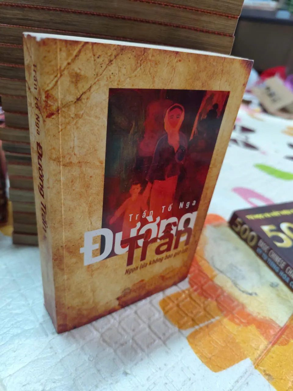 📕 ĐƯỜNG TRẦN – NGỌN LỬA KHÔNG BAO GIỜ TẮT (TRẦN TỐ NGA) – BẢN CÓ CHỮ KÝ TÁC GIẢ - K4