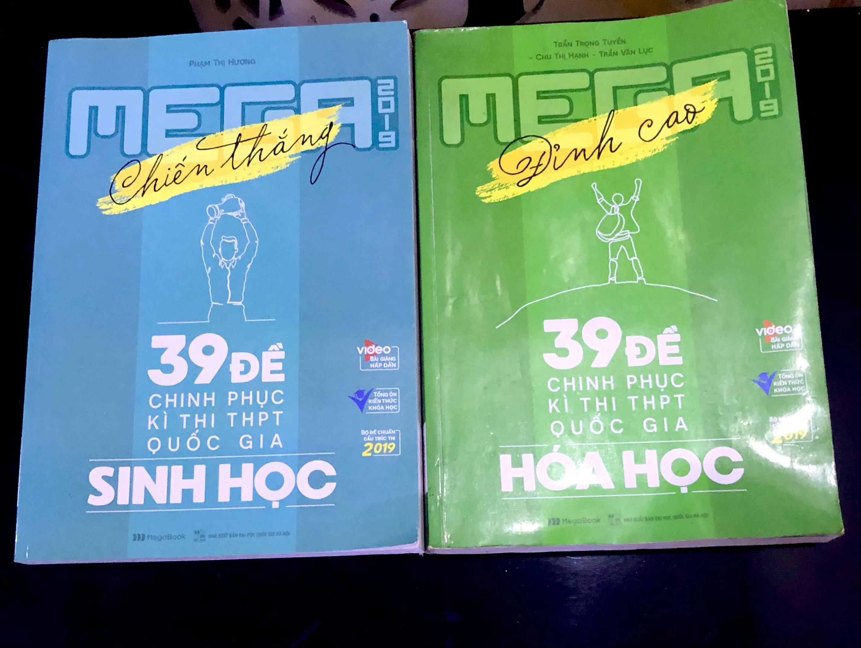 Tặng free 1 quyển bất kì khi mua sách về ôn luyện thi