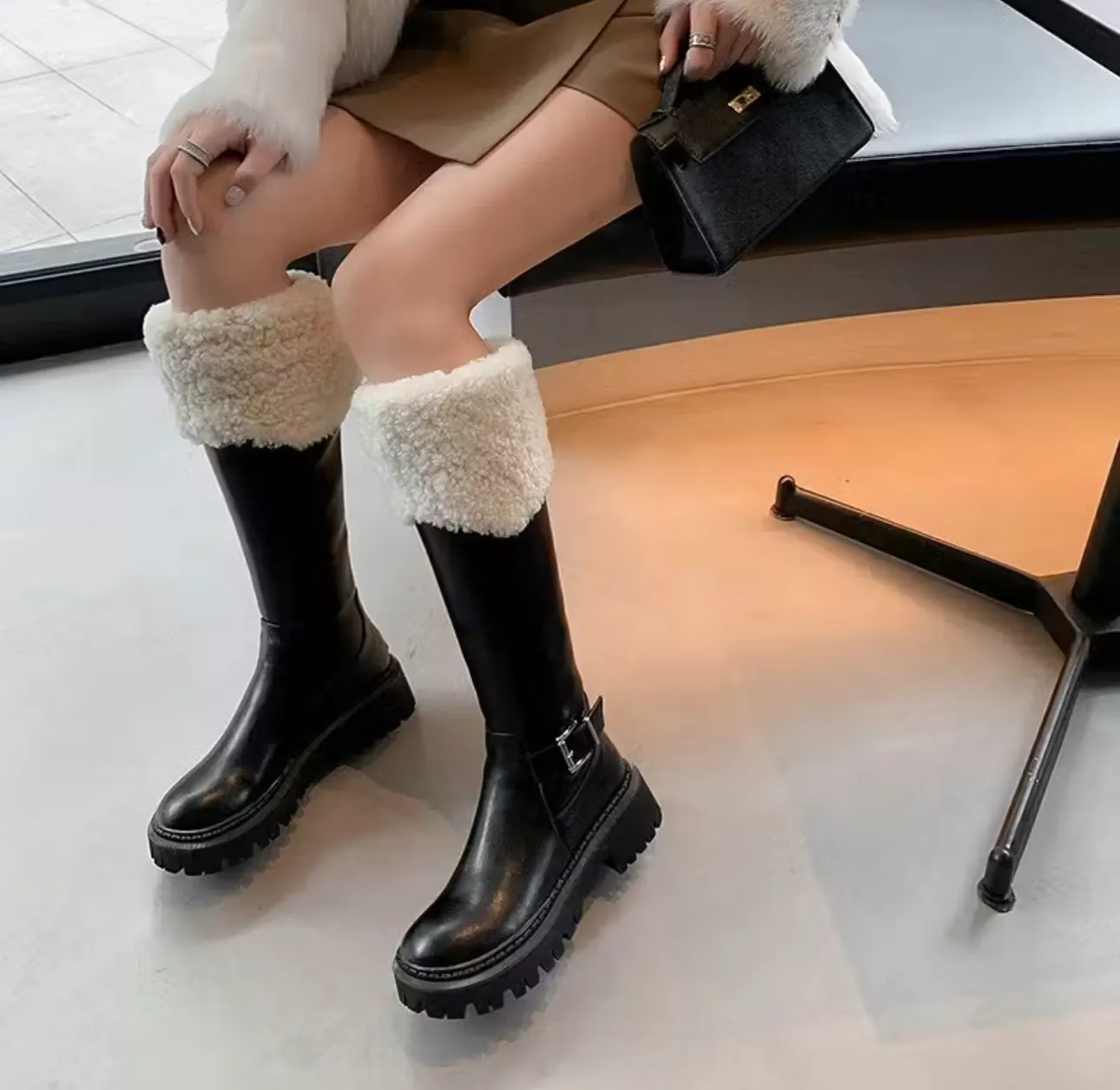 Bốt nữ cổ lông tuyết