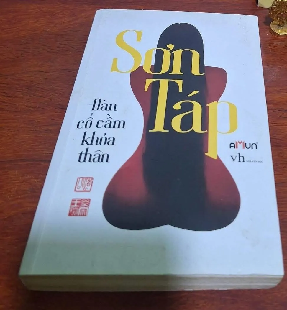 Sơn Tráp ( đàn cổ cầm khoả thân)