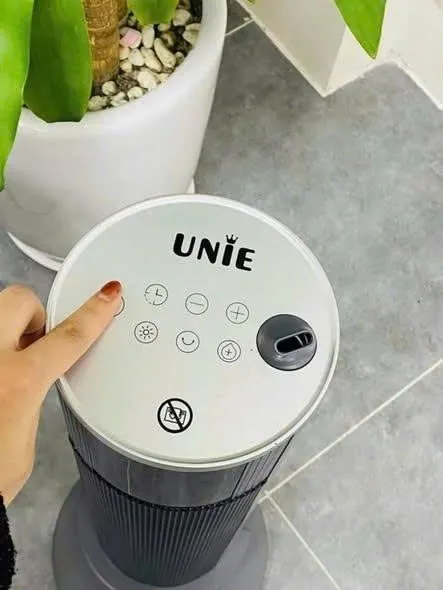 Máy sưởi gốm UNIE UE-129 làm ấm nhanh chóng, phun sương tạo ẩm, dùng được 4 mùa