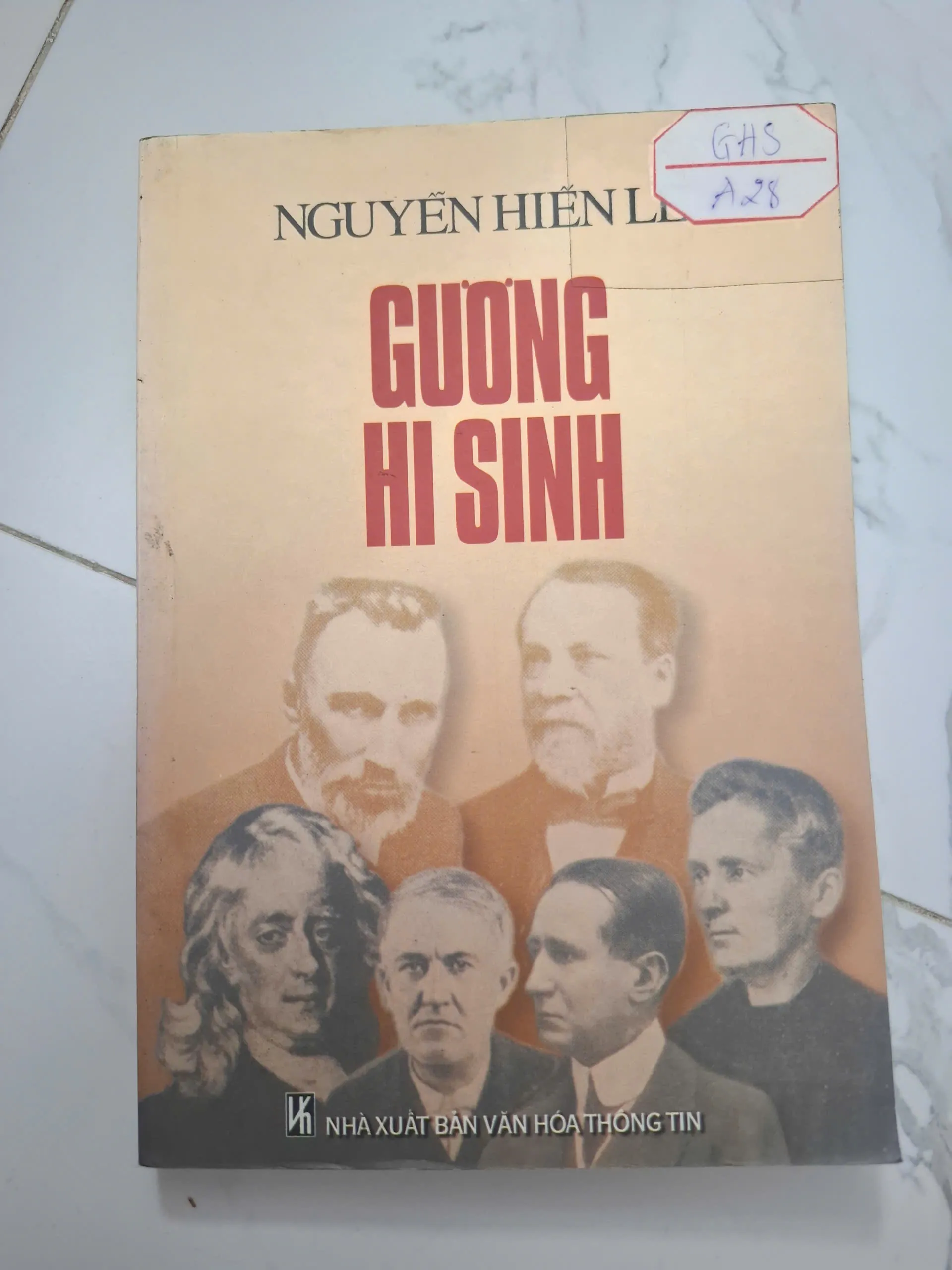 Gương hy sinh - Nguyễn Hiến Lê - Sách học làm người