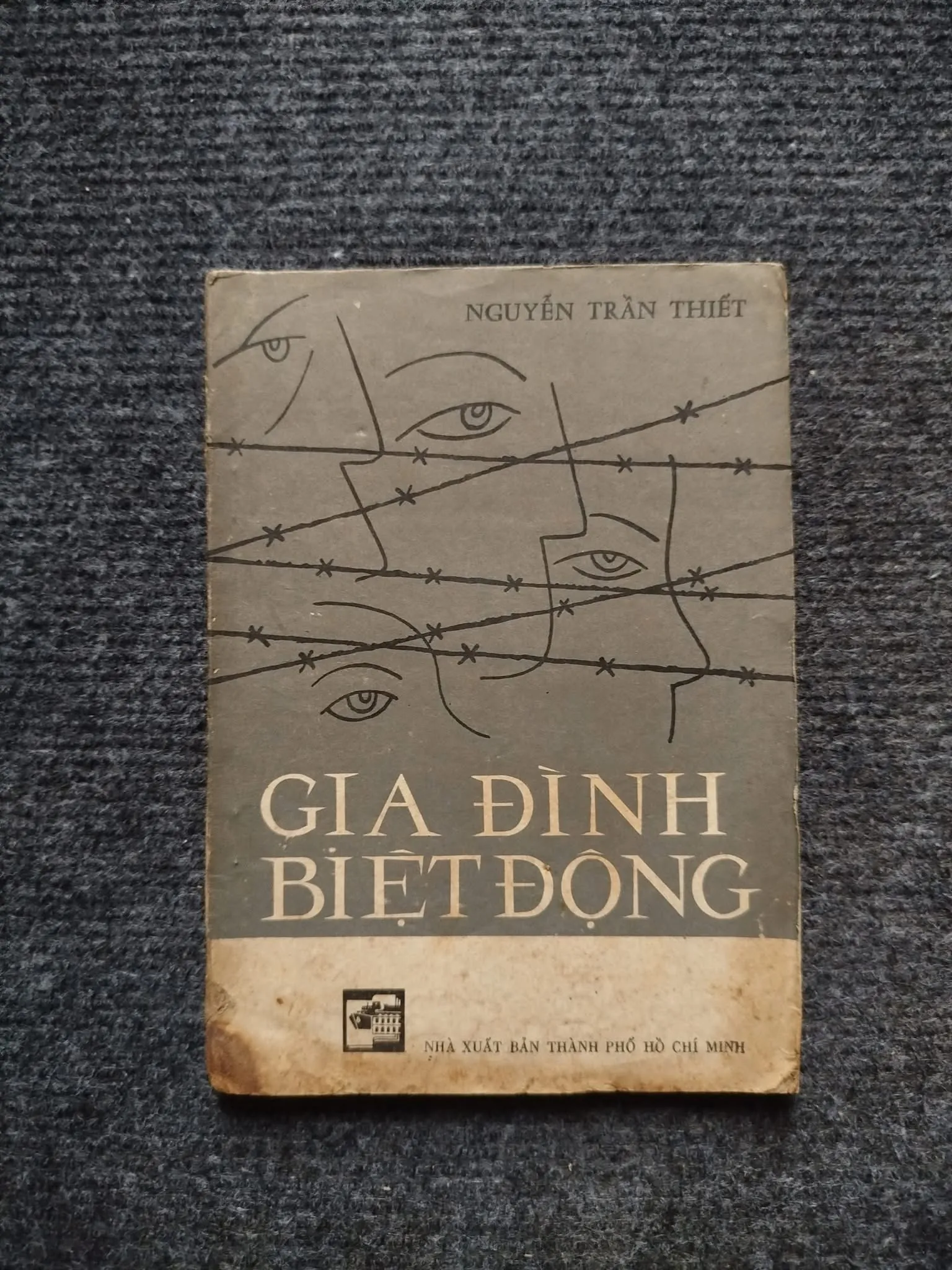 Gia đình biệt động" của tác giả Nguyễn Trần Thiết