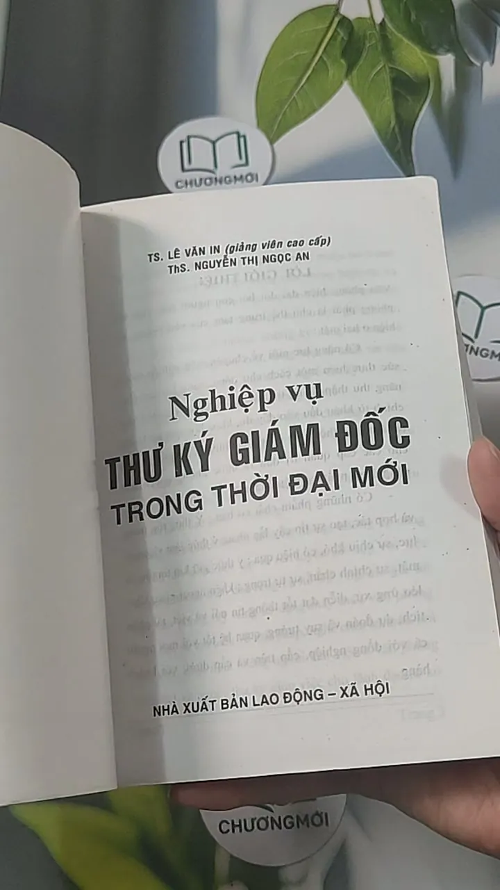 Nghiệp vụ thư ký giám đốc trong thời đại mới - TS Lê Văn In 688458