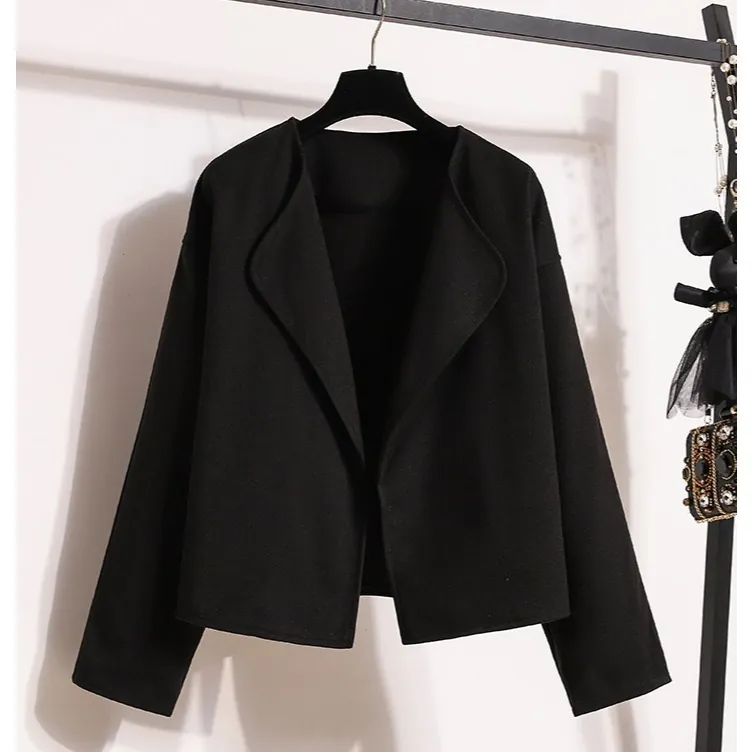 Trang phục nữ Áo khoác blazer đen và Quần dáng rộng