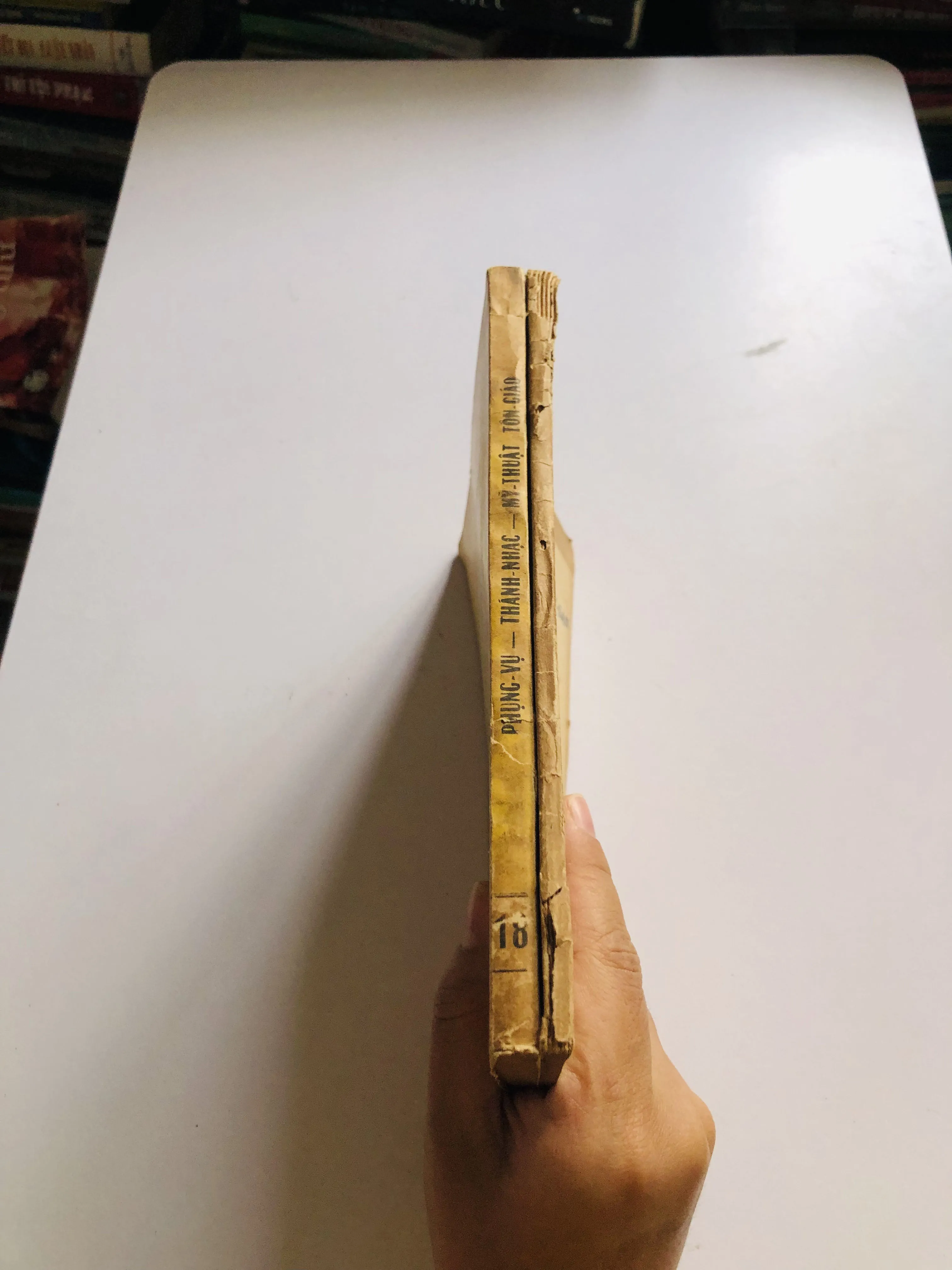 2 CUỐN TẠP CHÍ CÔNG GIÁO XƯA 1964 & 1973 752813