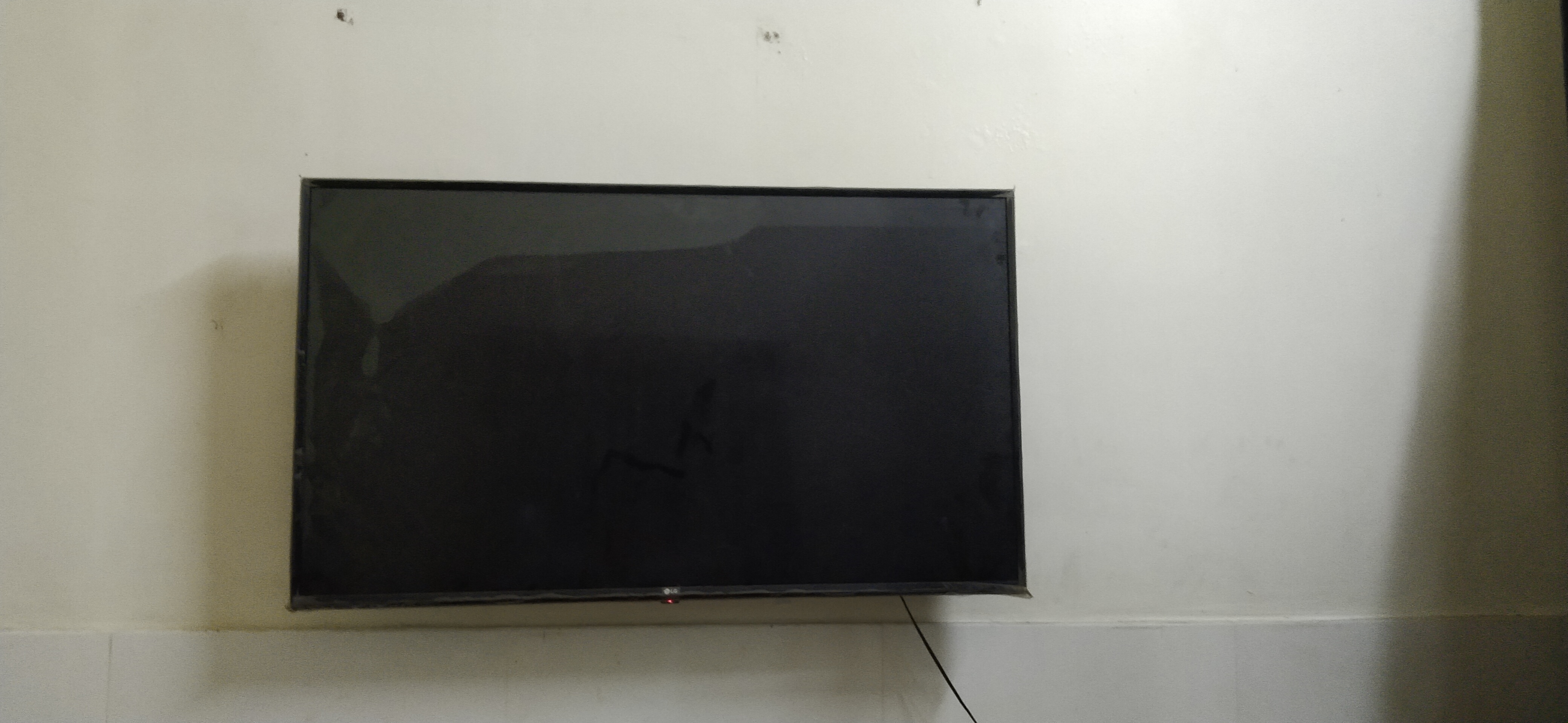Ti vi 49in bể màn hình