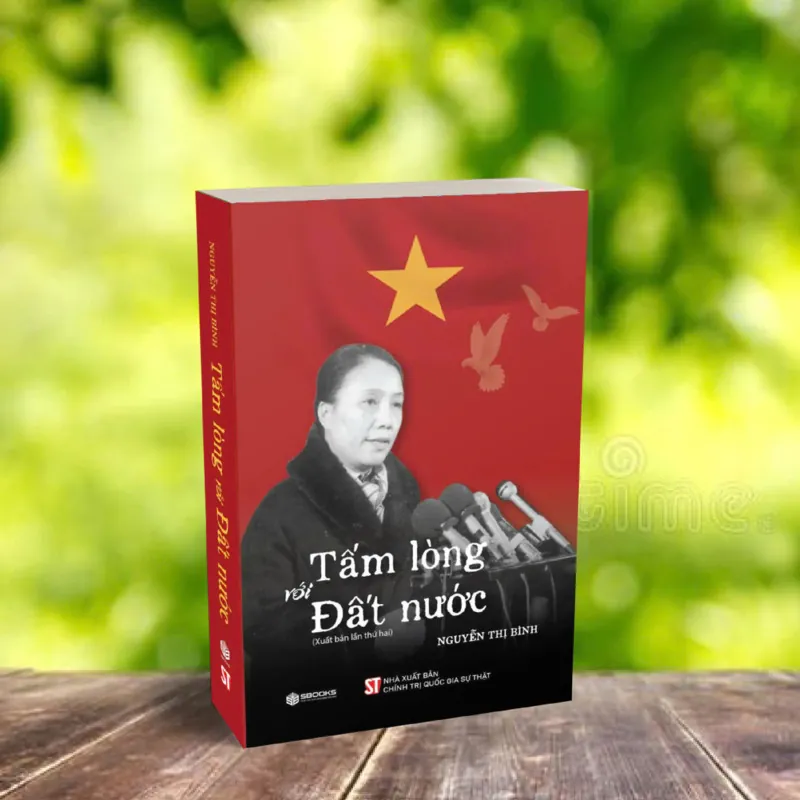 Tấm lòng với đất nước (Xuất bản lần thứ hai) bìa mềm