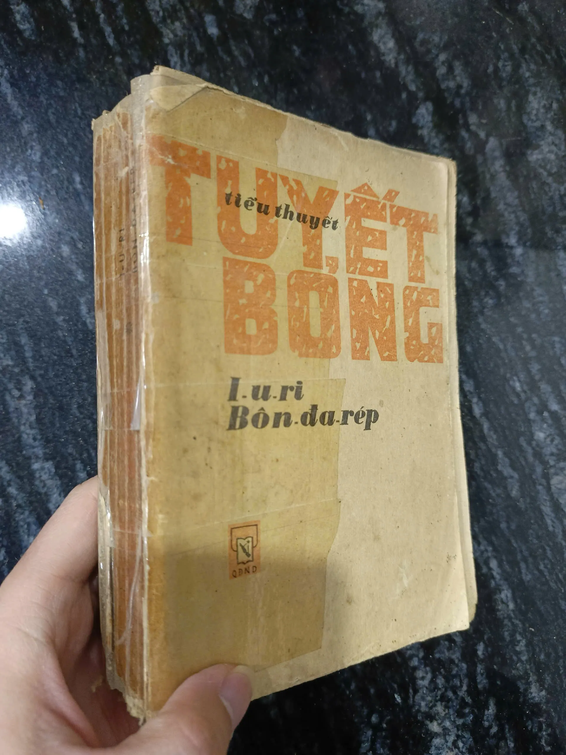 Tuyết bỏng - Yuri Bondarev