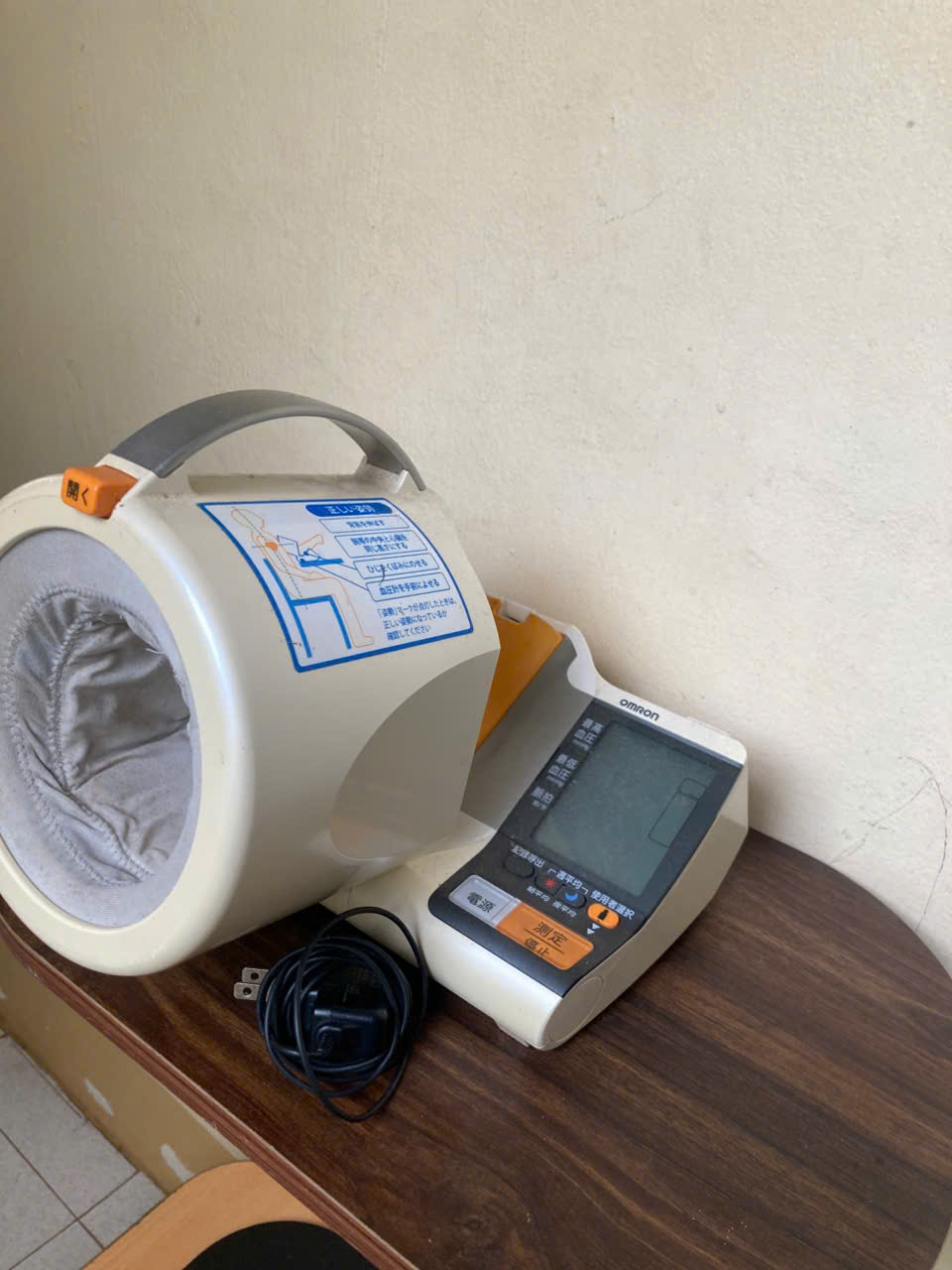 Máy đo huyết áp Omron hem 1000, hem -1010 521108