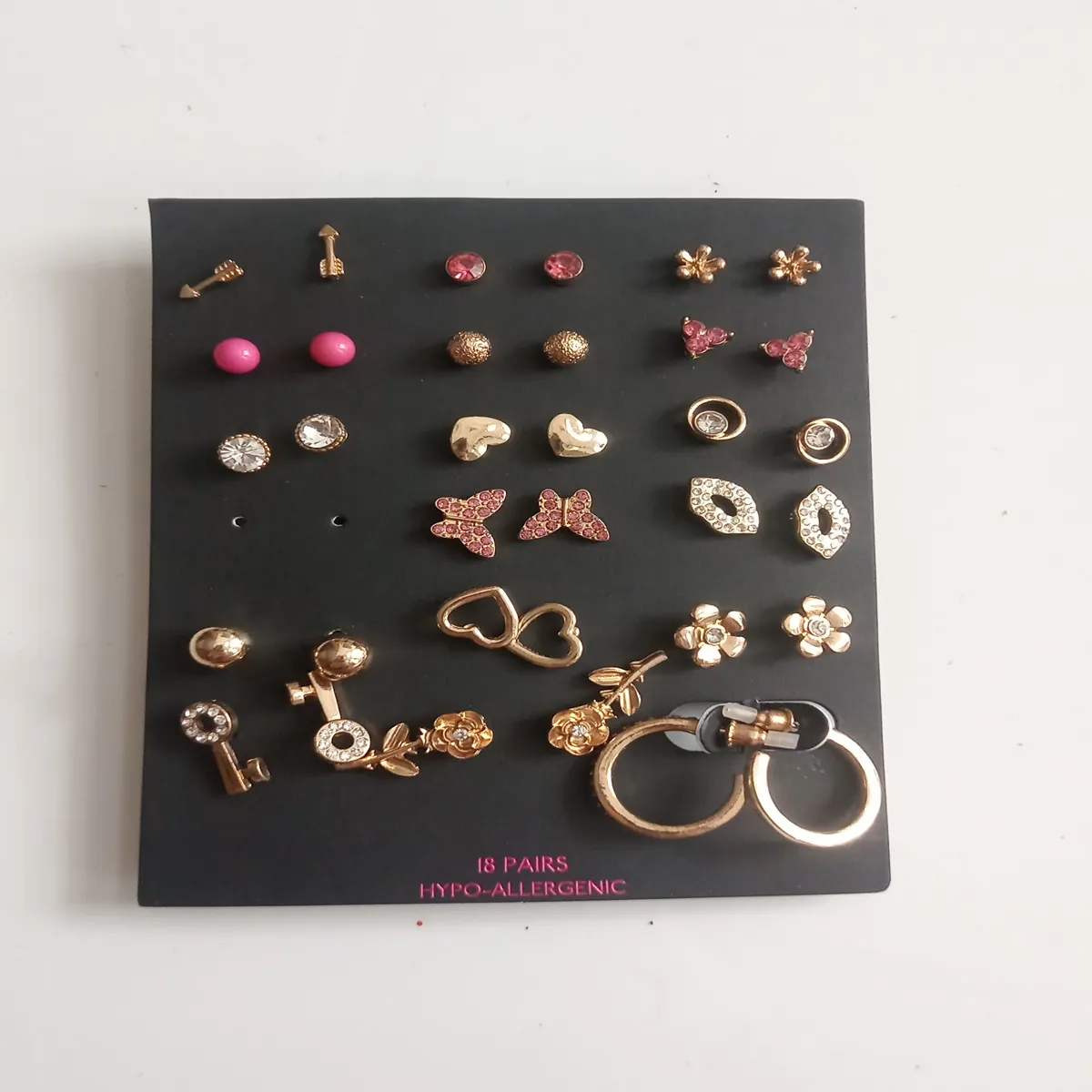 Bông tai nhiều mẫu mã xinh xắn và thời trang