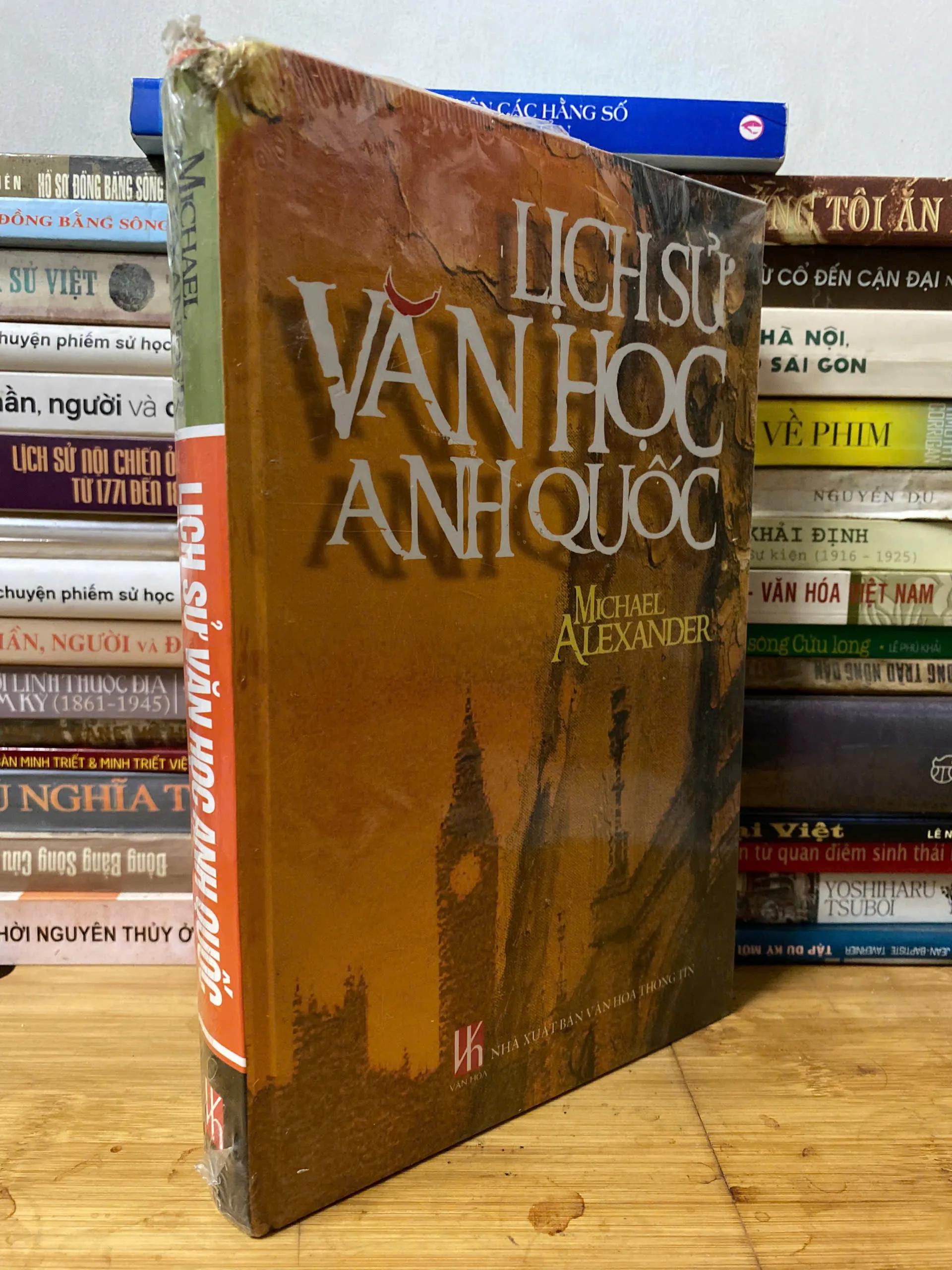 Sách cũ: Lịch sử văn học Anh Quốc - Michael Alexander