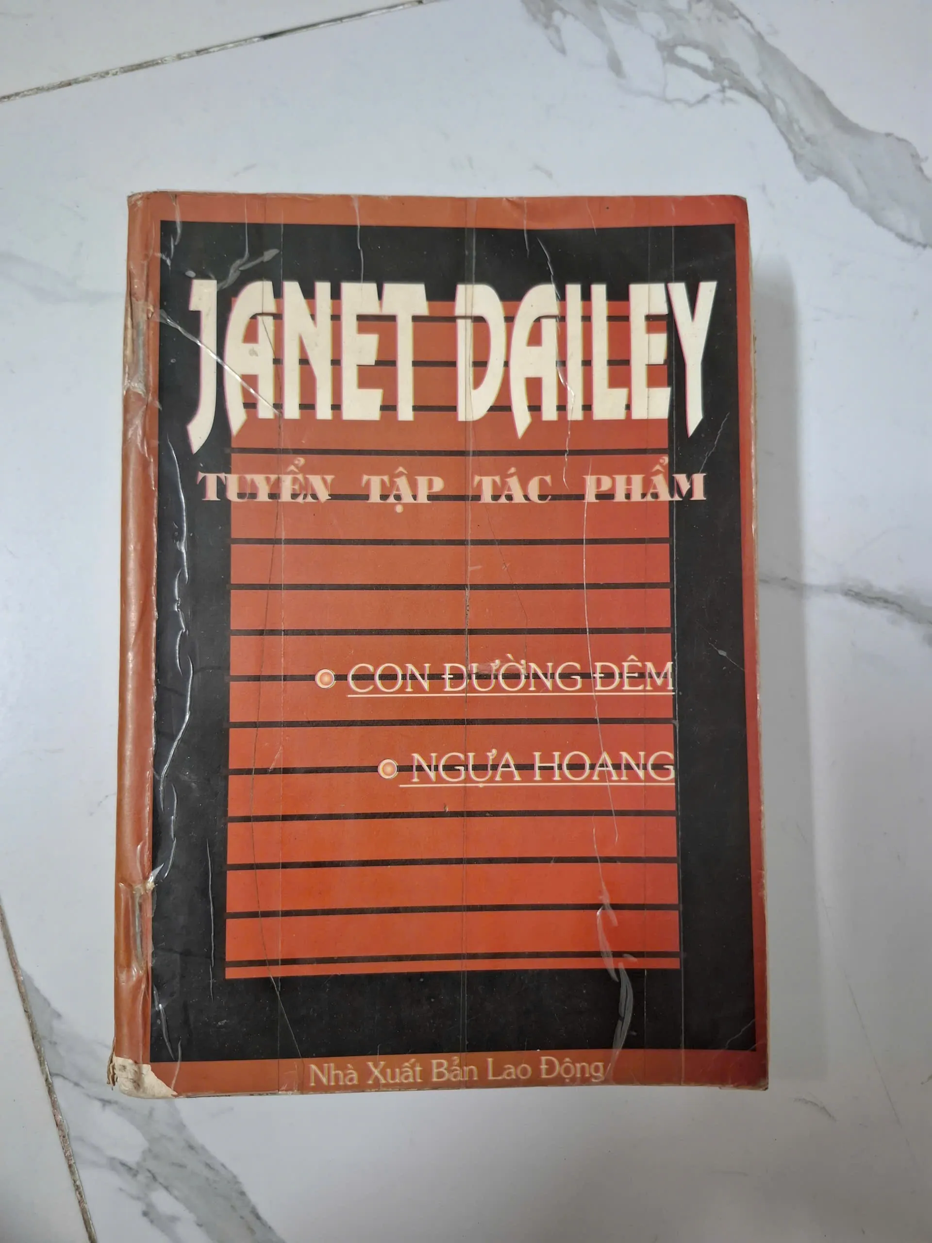 Tuyển tập tác phẩm: Con đường đêm & Ngựa hoang - Janet Dailey - Tiểu thuyết