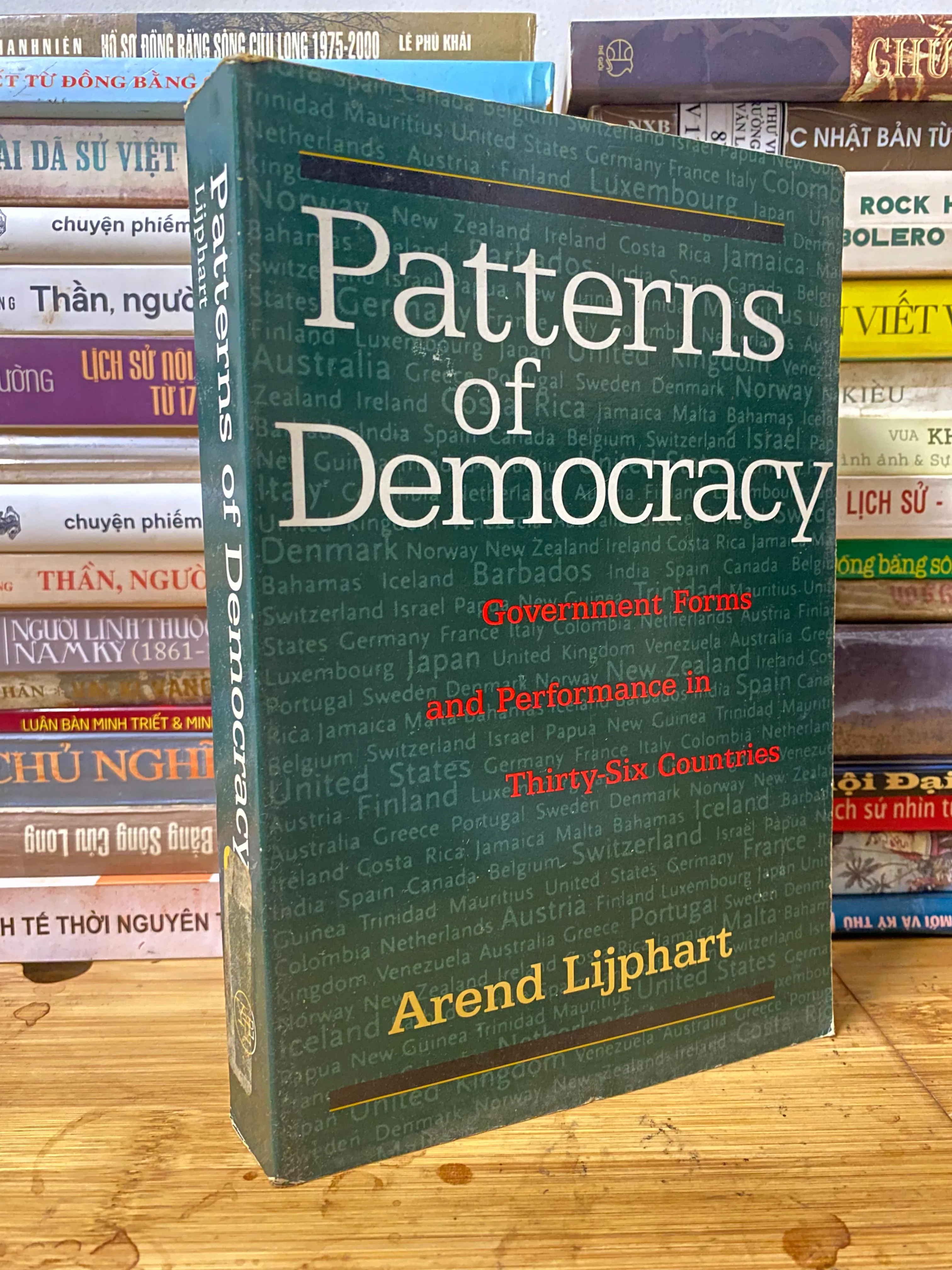 Sách cũ: Patterns of Democracy - Arend Lijphart