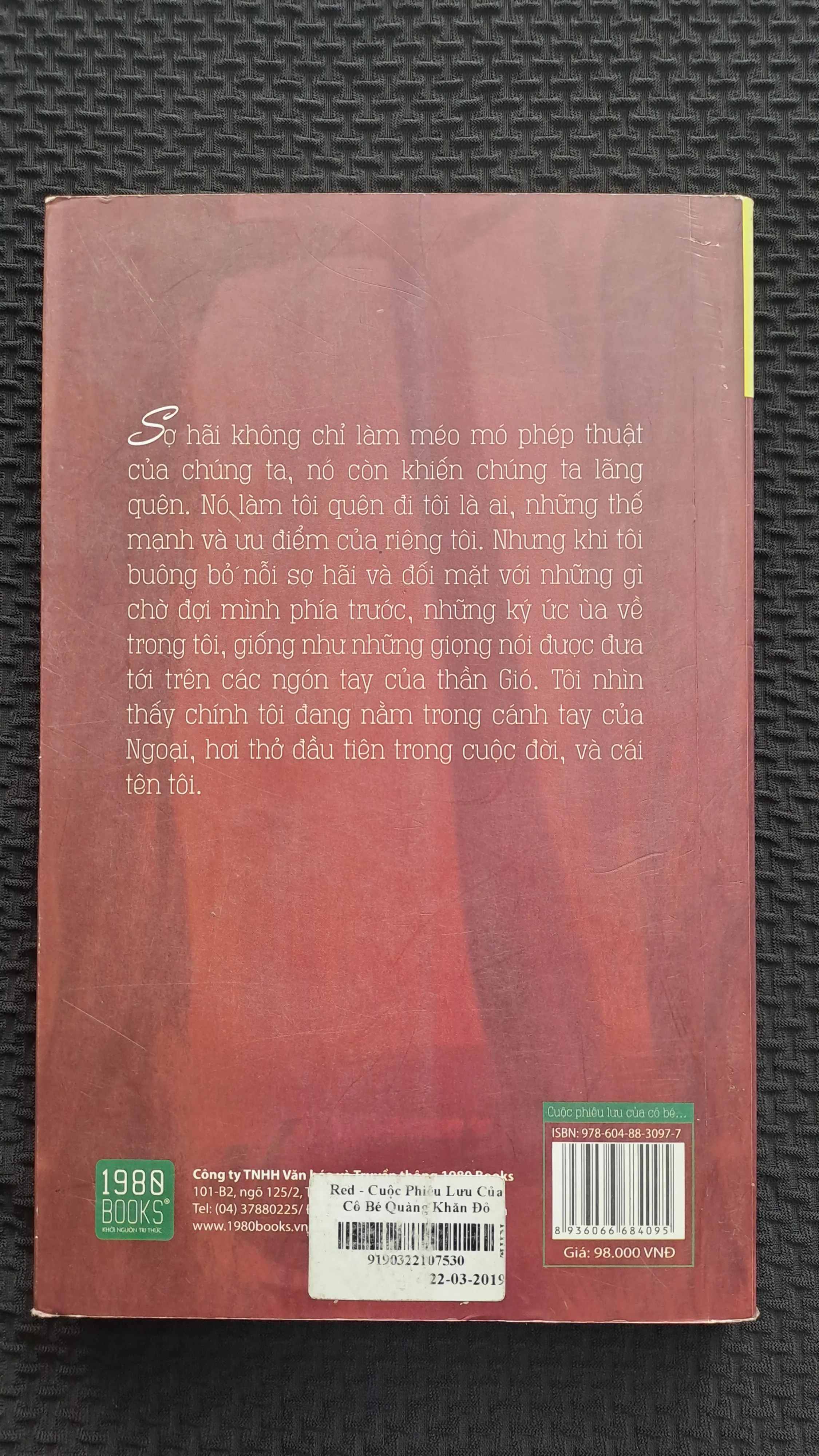 Red: Cuộc phiêu lưu của cô bé quàng khăn đỏ - Liesl Shurtliff 998574